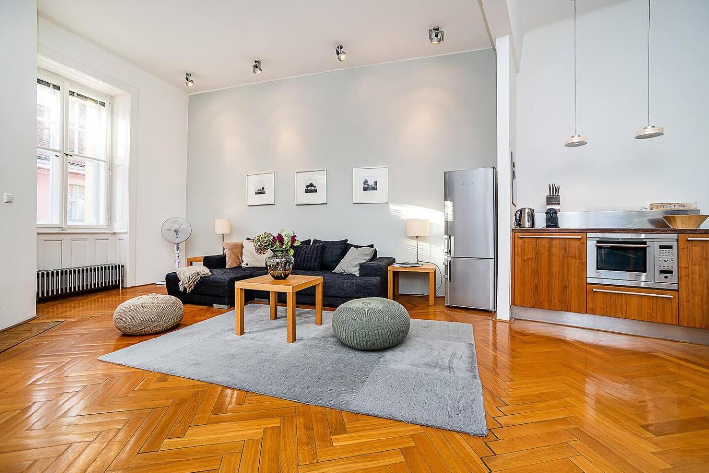 Appartement Elegant Old Town With Balcony With Free Garage