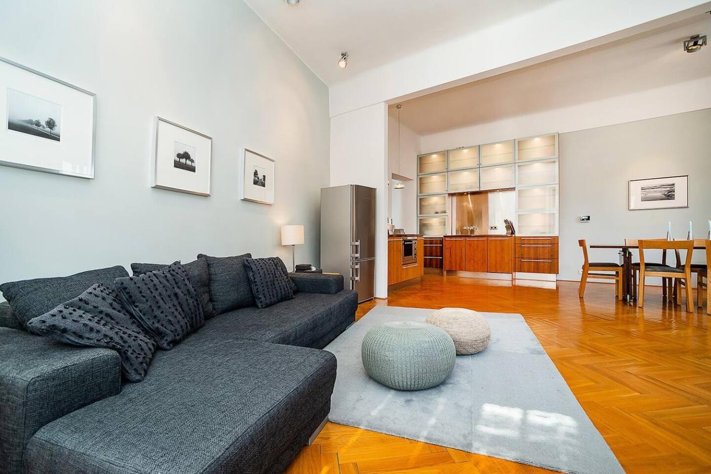 Elegant Old Town With Balcony With Free Garage Appartement Prague