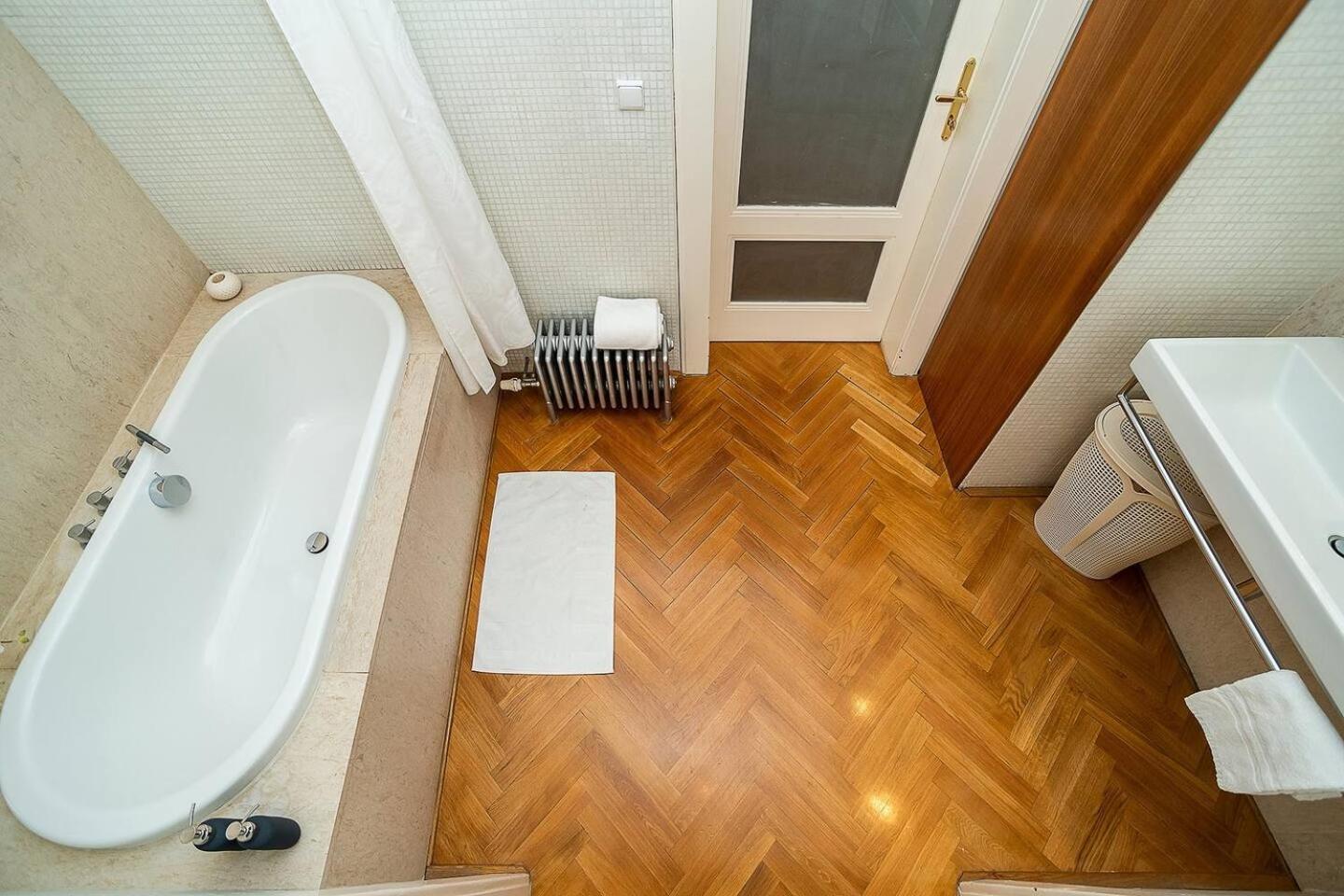 Appartement Elegant Old Town With Balcony With Free Garage *