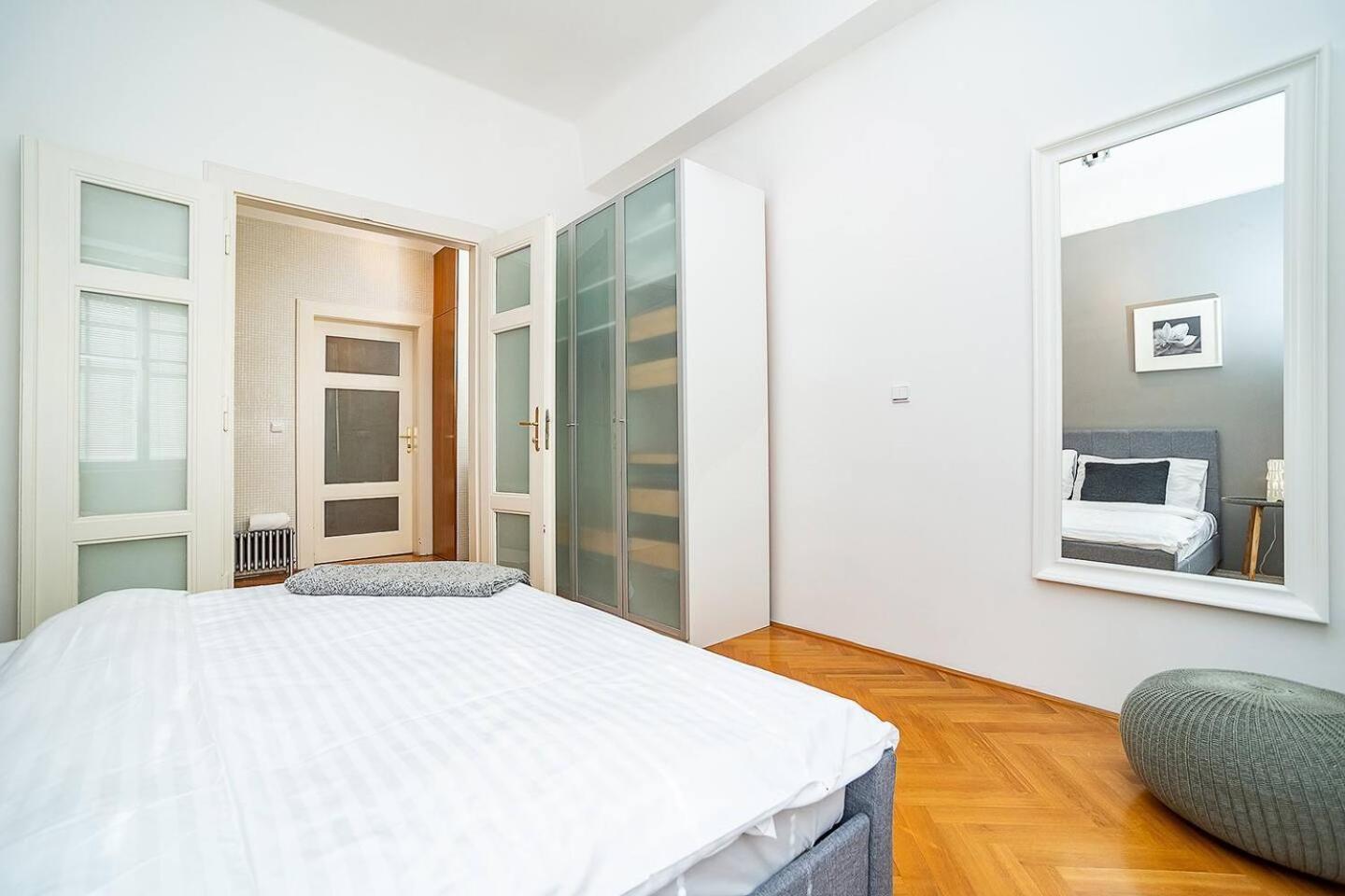 Elegant Old Town With Balcony With Free Garage * Prague