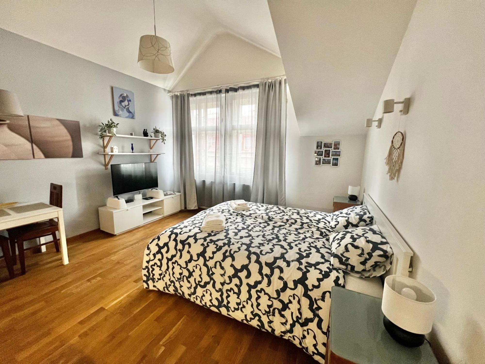 Riverside Apartment *