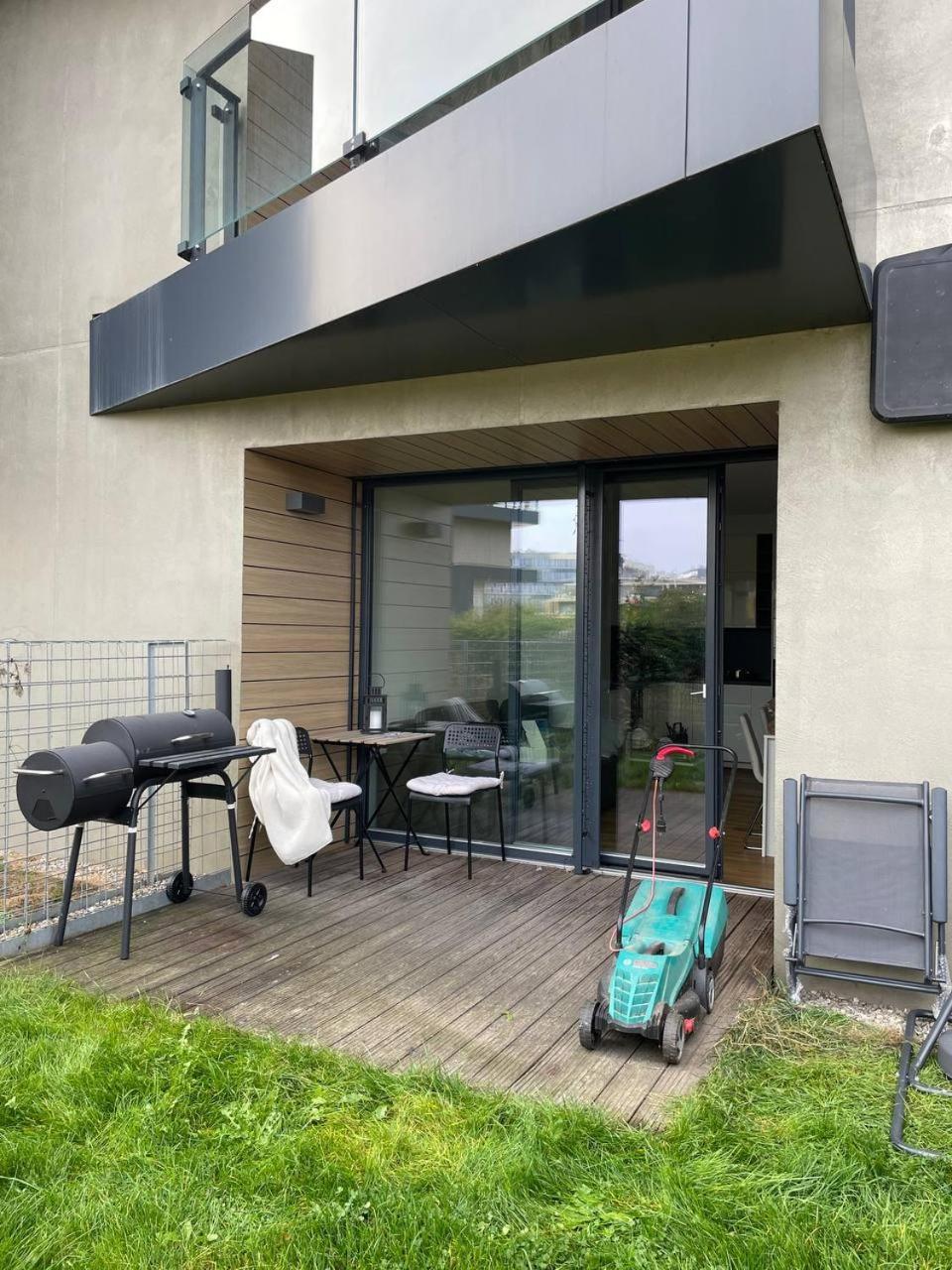 Serene & Private Garden Oasis Daire Prag