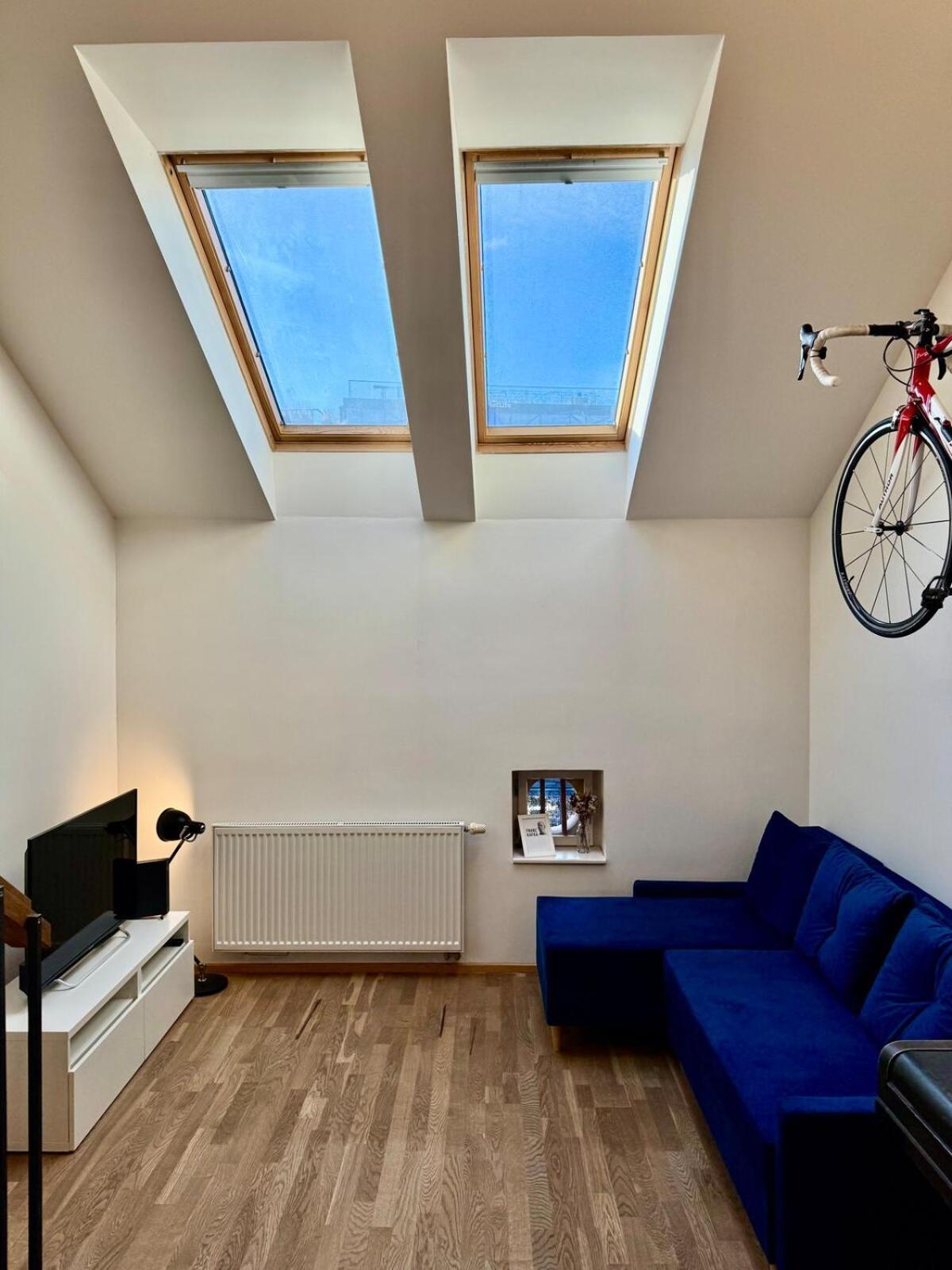 Charming Duplex Loft In Center Daire *