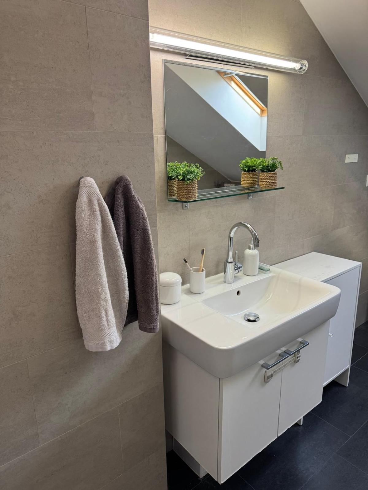 Charming Duplex Loft In Center Daire *