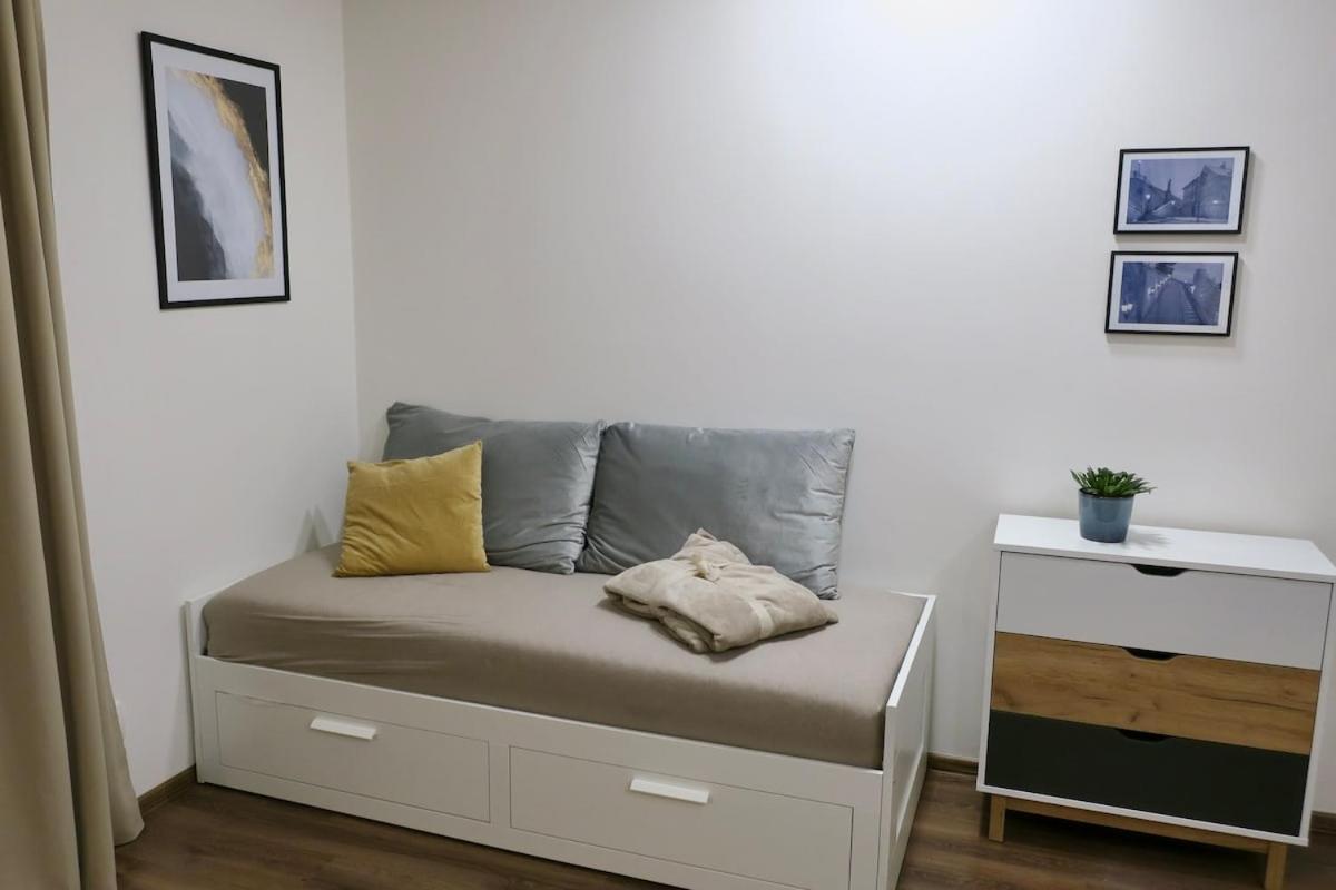 Charm Deco Near Old Town, All-friendly Apartment *