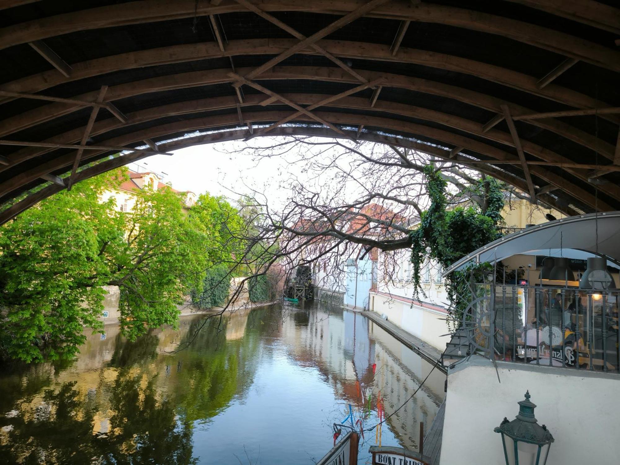 Valentinka Minutes Away From Charles Bridge Apartment