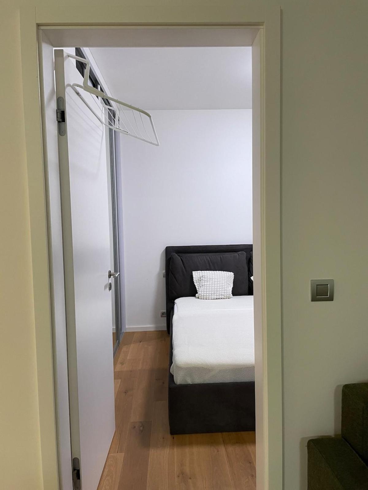 Peaceful Escape & Cozy Backyard Apartment Prague