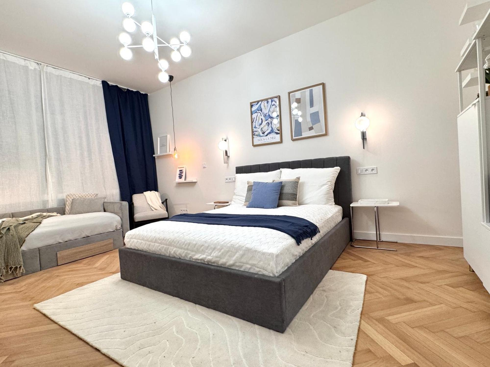 National Theatre With 2 Bathrooms Center Apartment