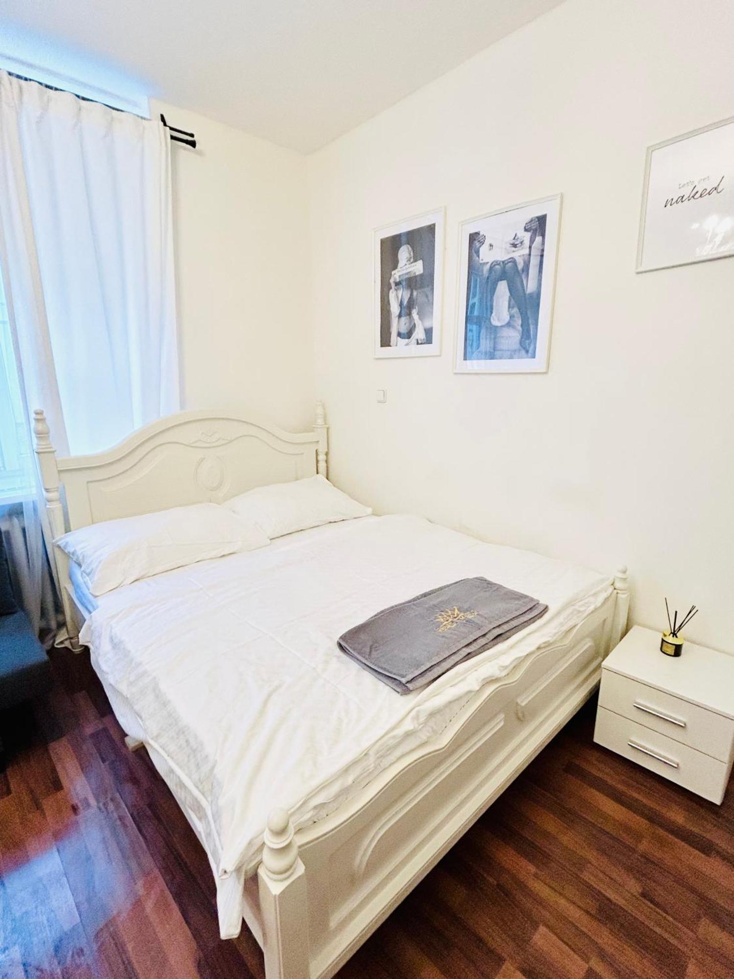 Warm And Cozy Design Center Of Apartment