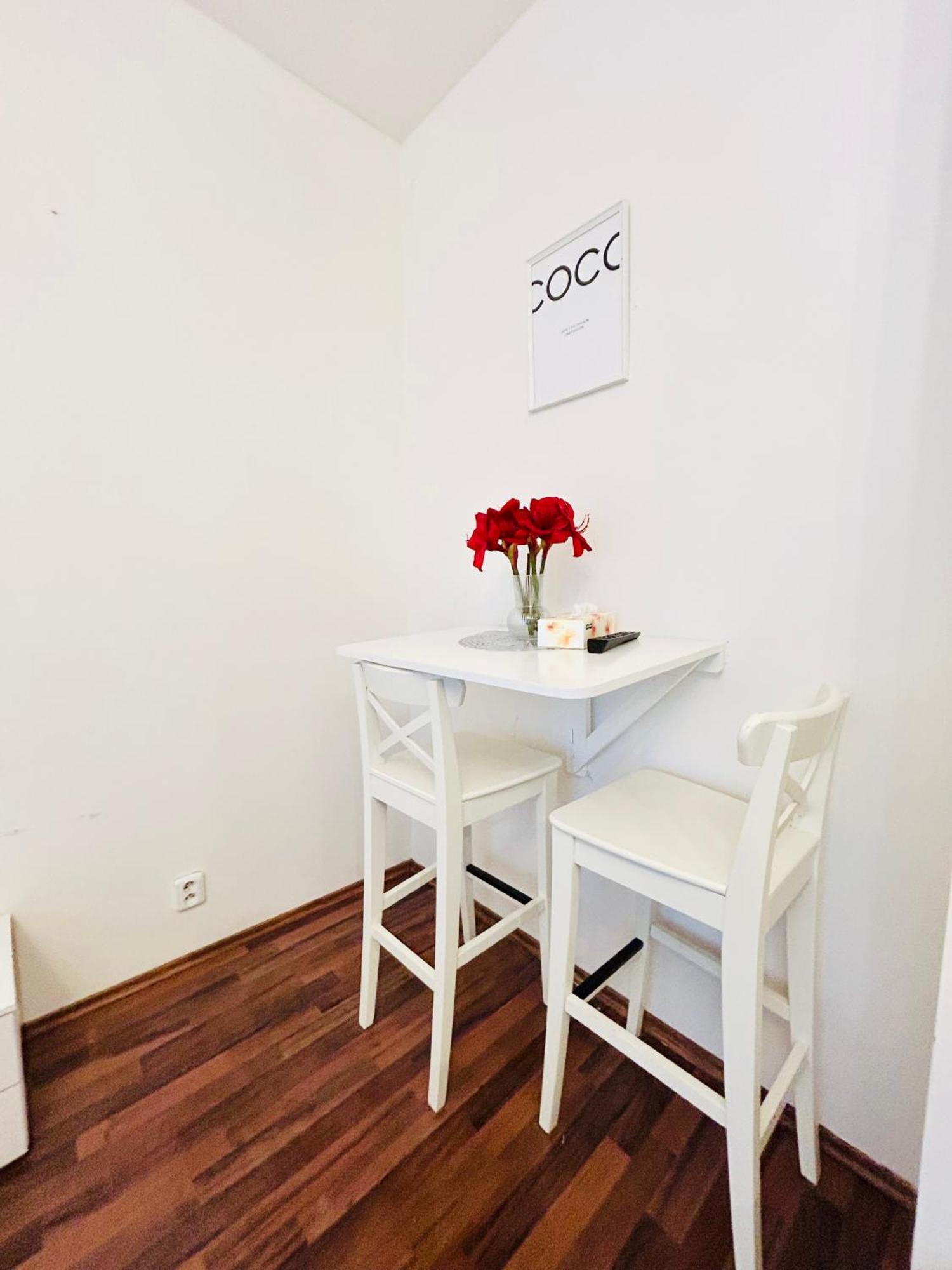 Warm And Cozy Design Center Of Apartment Prague
