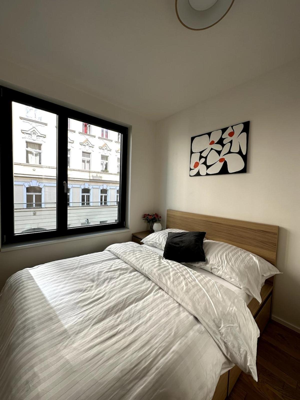 Apartment With Garage & Terrace Prague