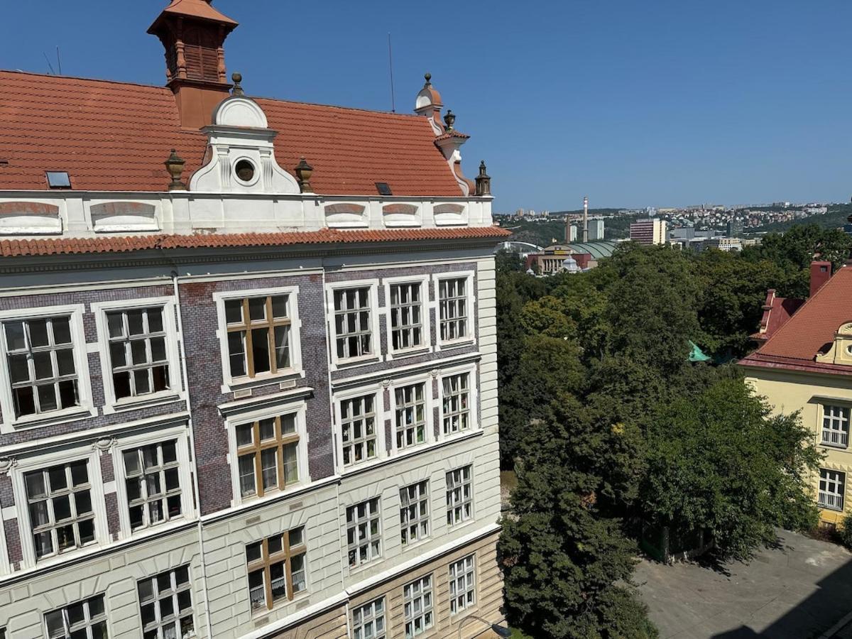 Apartment Live At In A Popular Large Prague