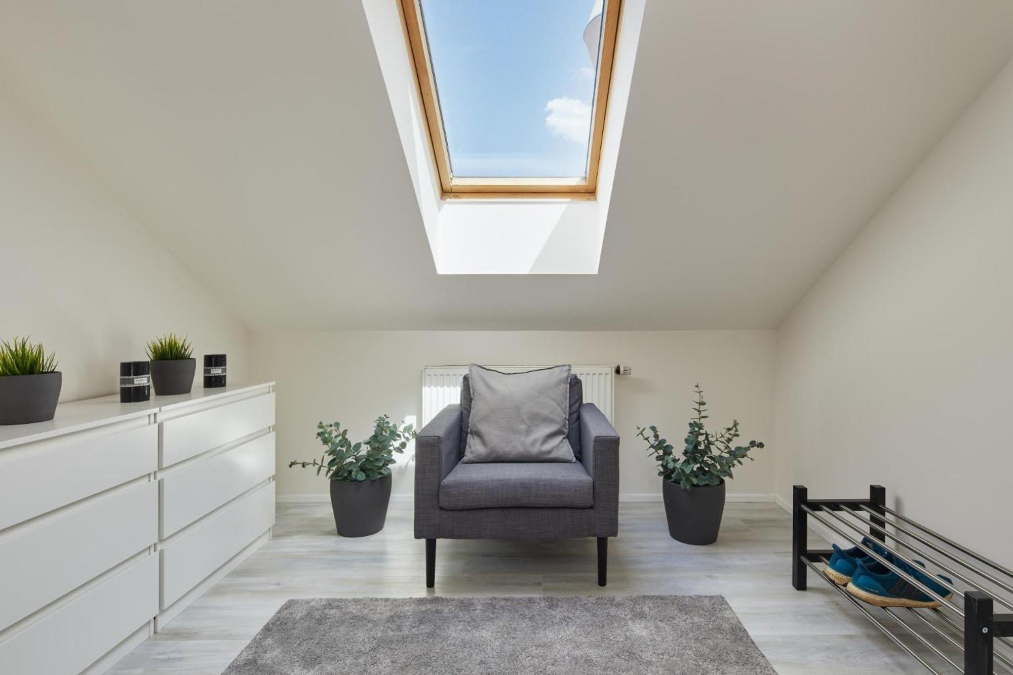 Days - Bright - Fast Wifi - Quiet Area Apartment *