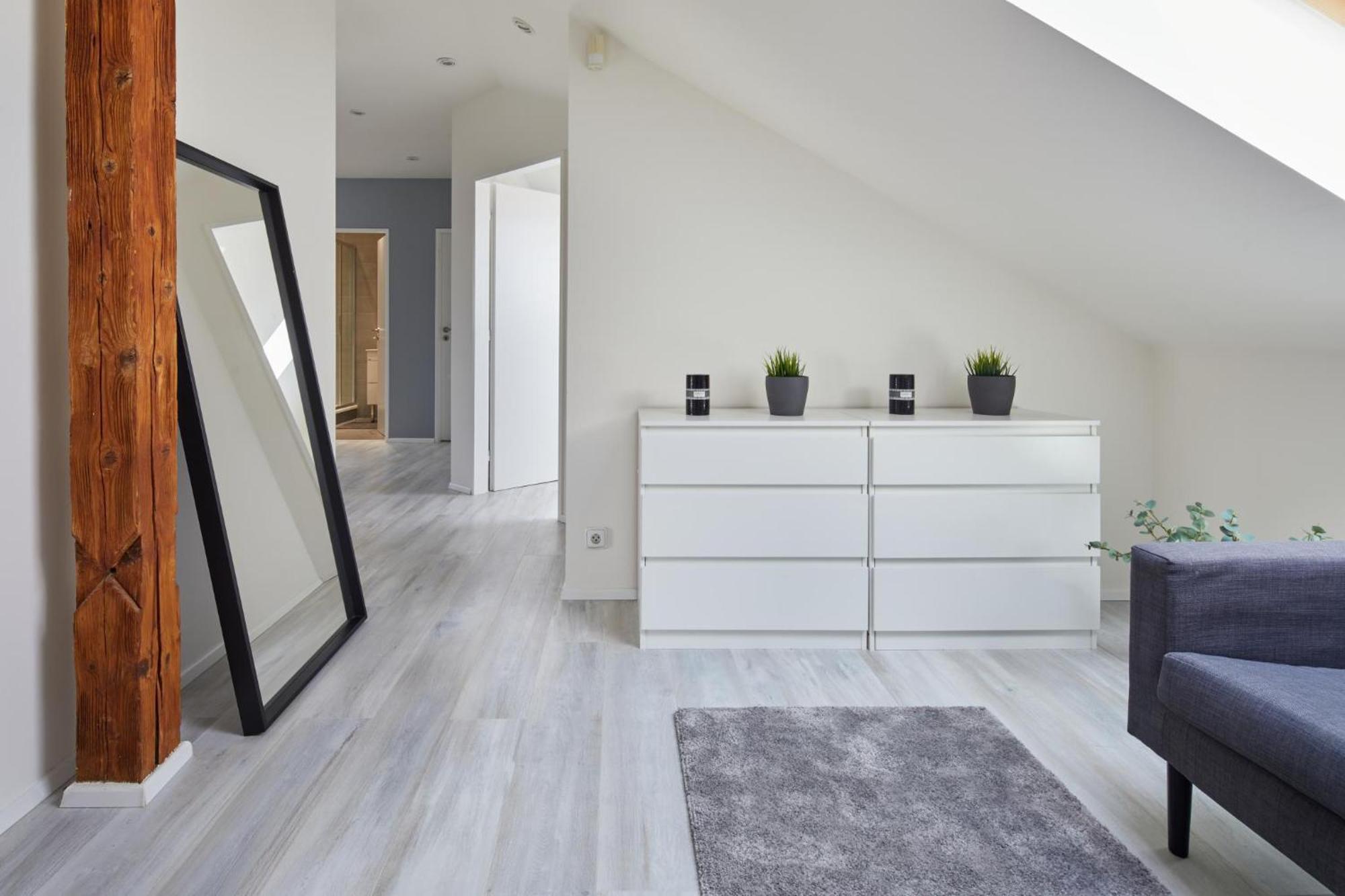 Apartment Days - Bright - Fast Wifi - Quiet Area *