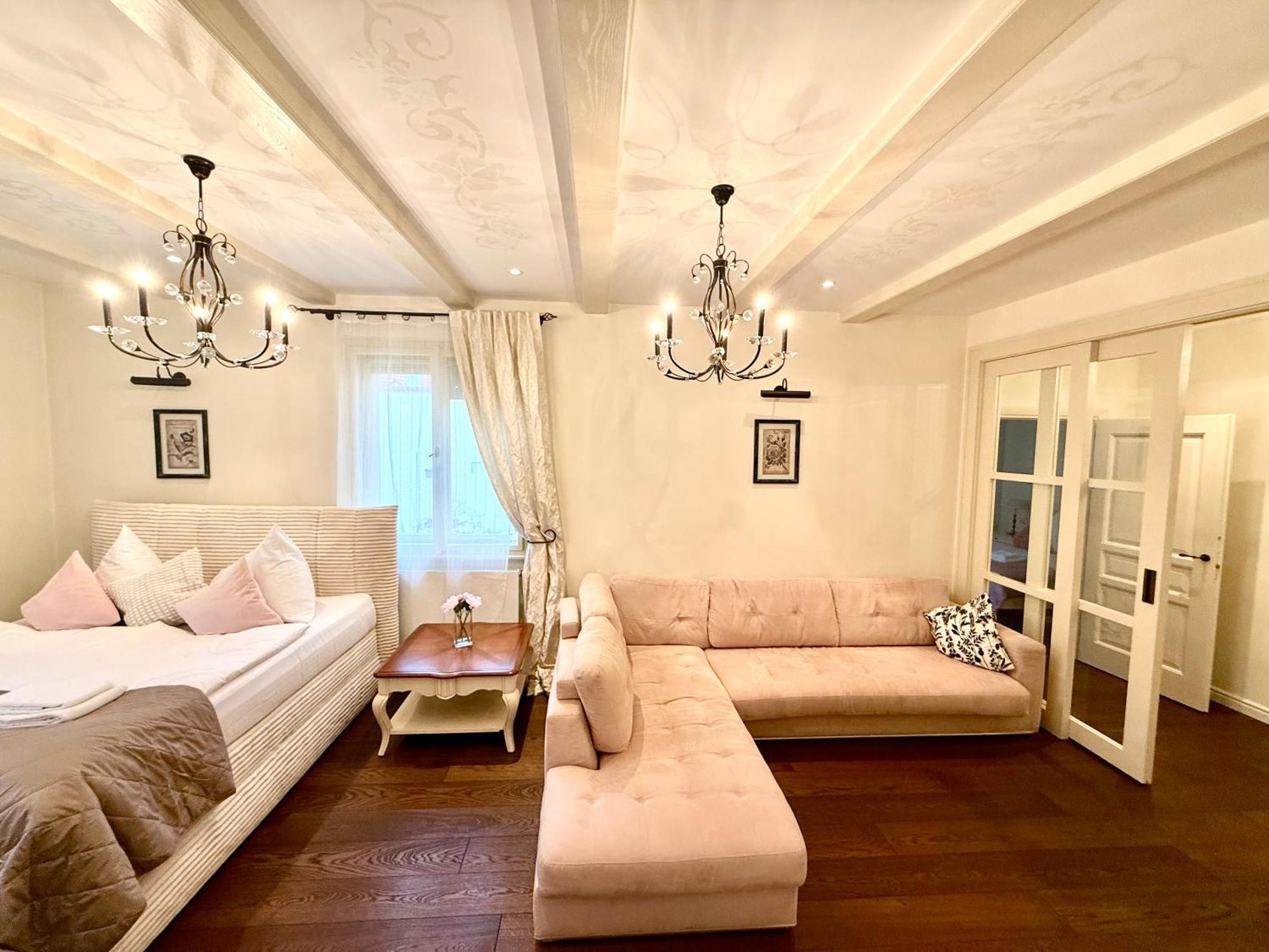 Unique Charles Bridge 2bdr Apartment. Prague