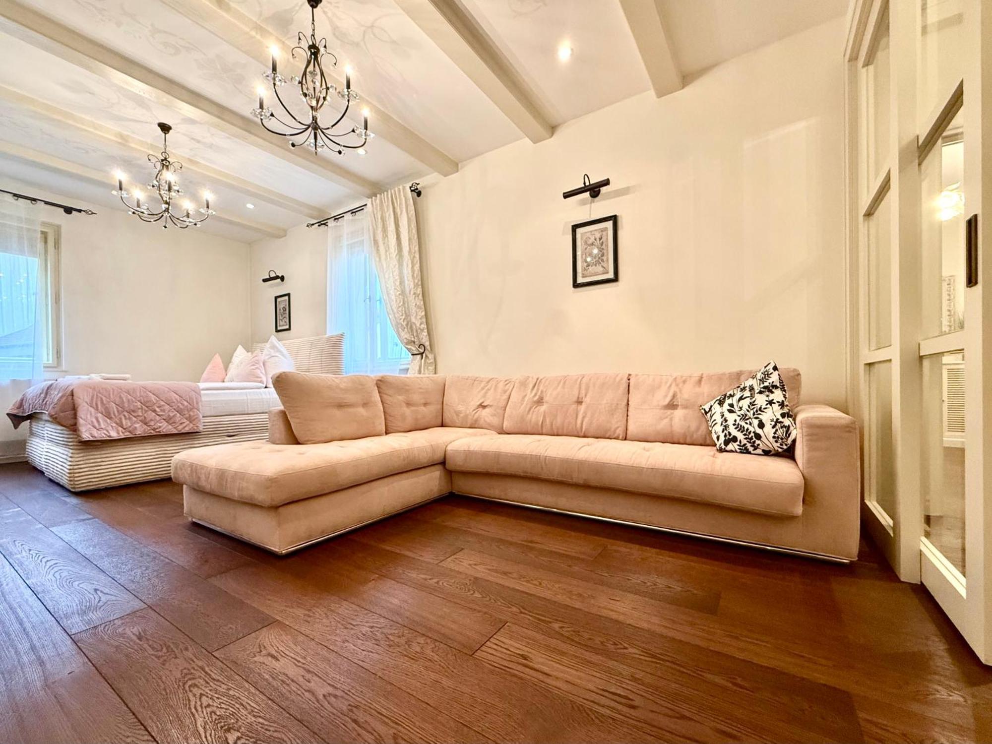 Unique Charles Bridge 2bdr Apartment. * Prague