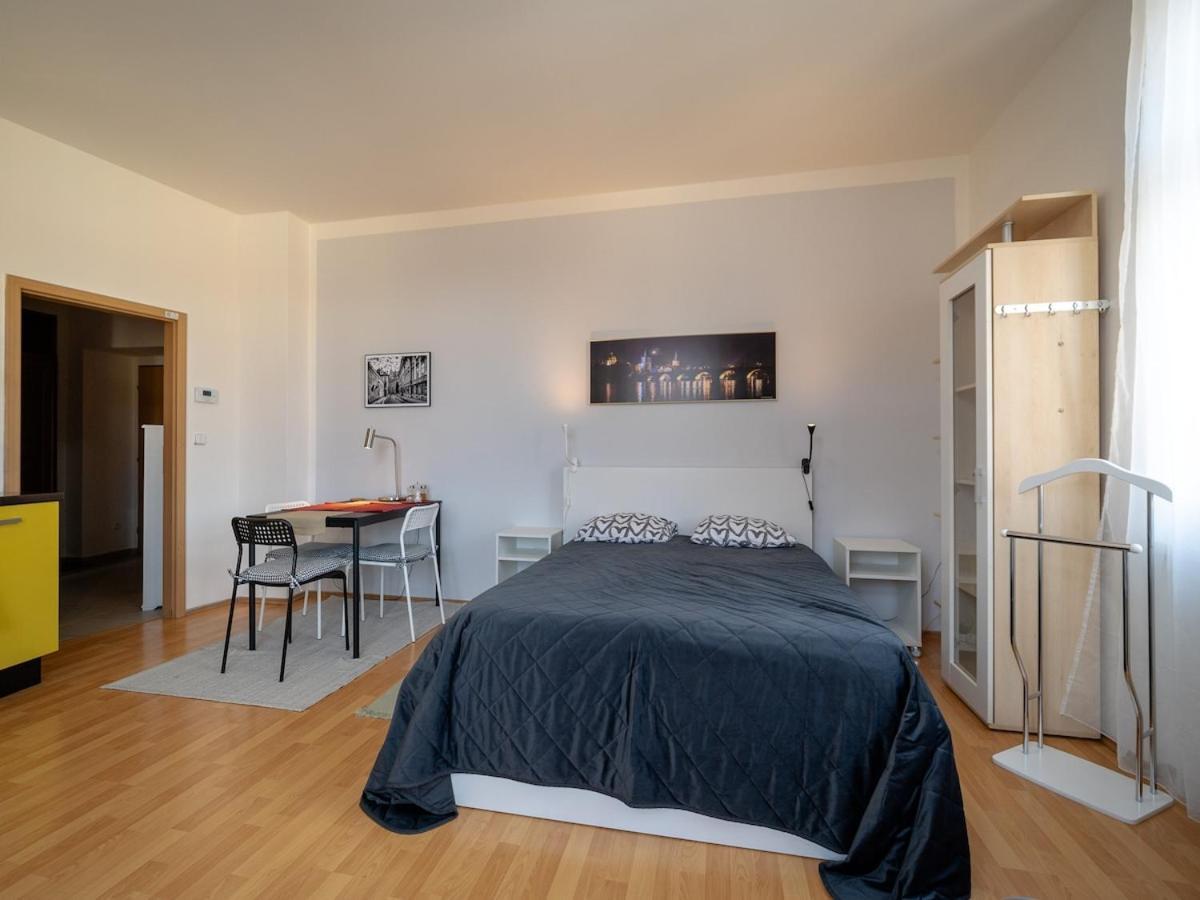 Comfortable In 8 - Liben * Prague