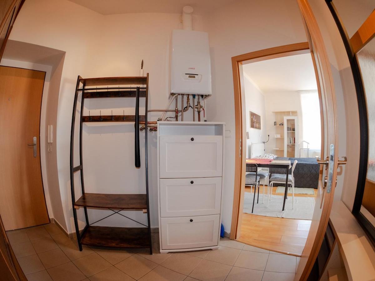Comfortable In 8 - Liben Apartment Prague