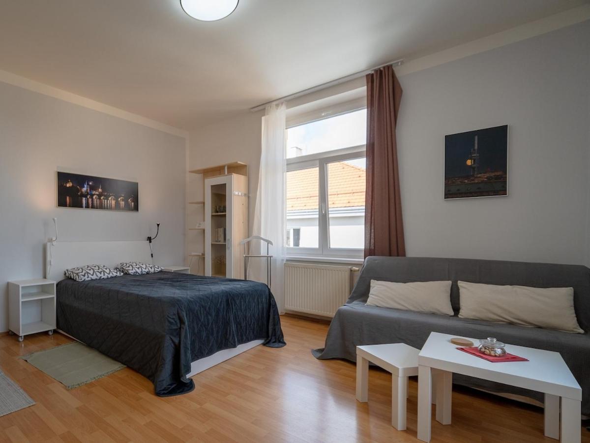 Comfortable In 8 - Liben * Prague