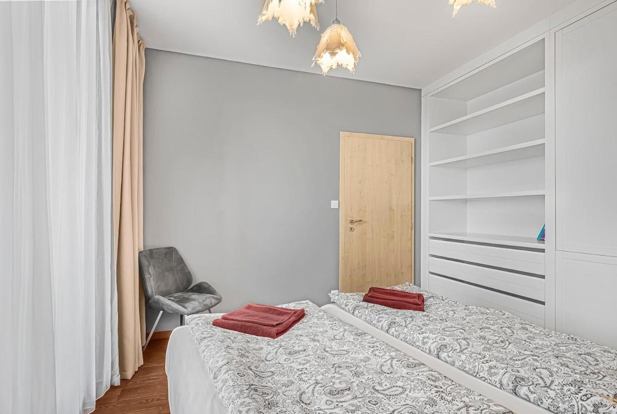 New Large Apartment, Free Parking! *