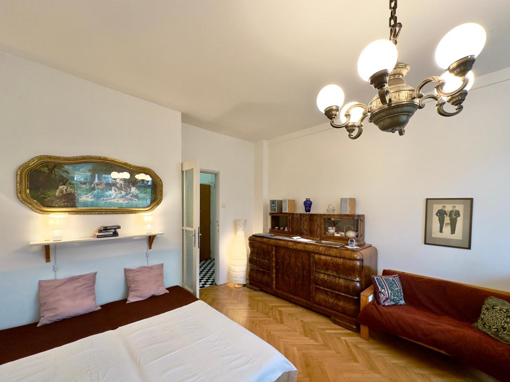 Apartment Sedlcanska - Will Save Money Here - Equipped With Antique Furniture *