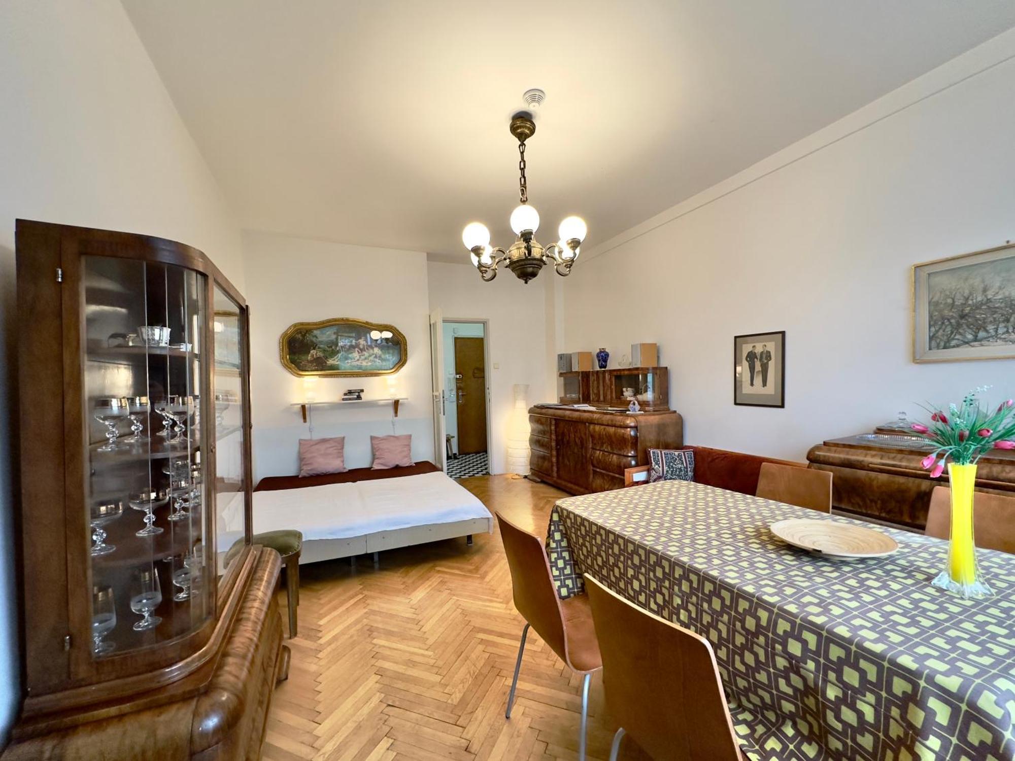 Sedlcanska - Will Save Money Here - Equipped With Antique Furniture * Prague