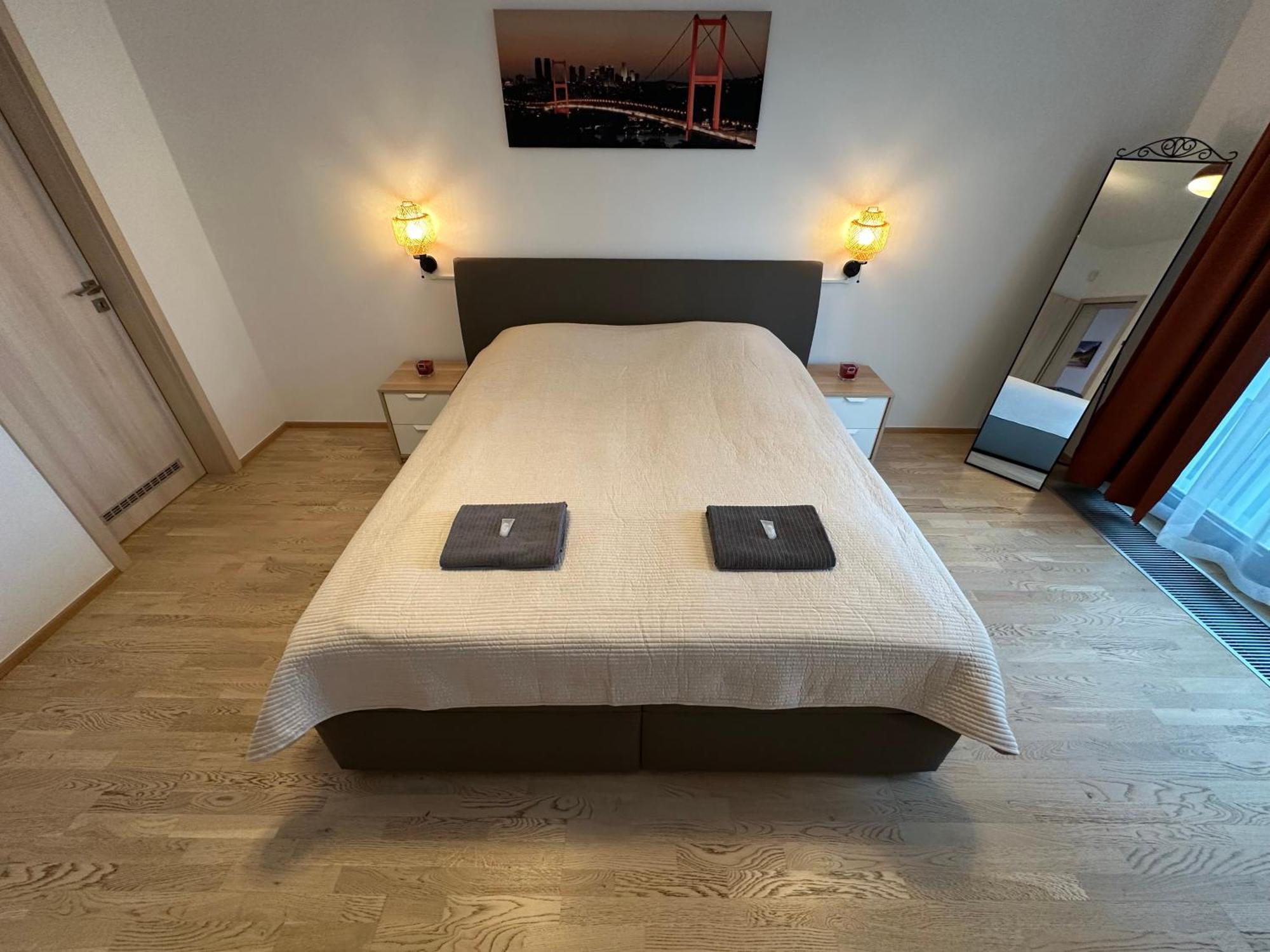 Garden Towers - Free Underground Parking Apartment *