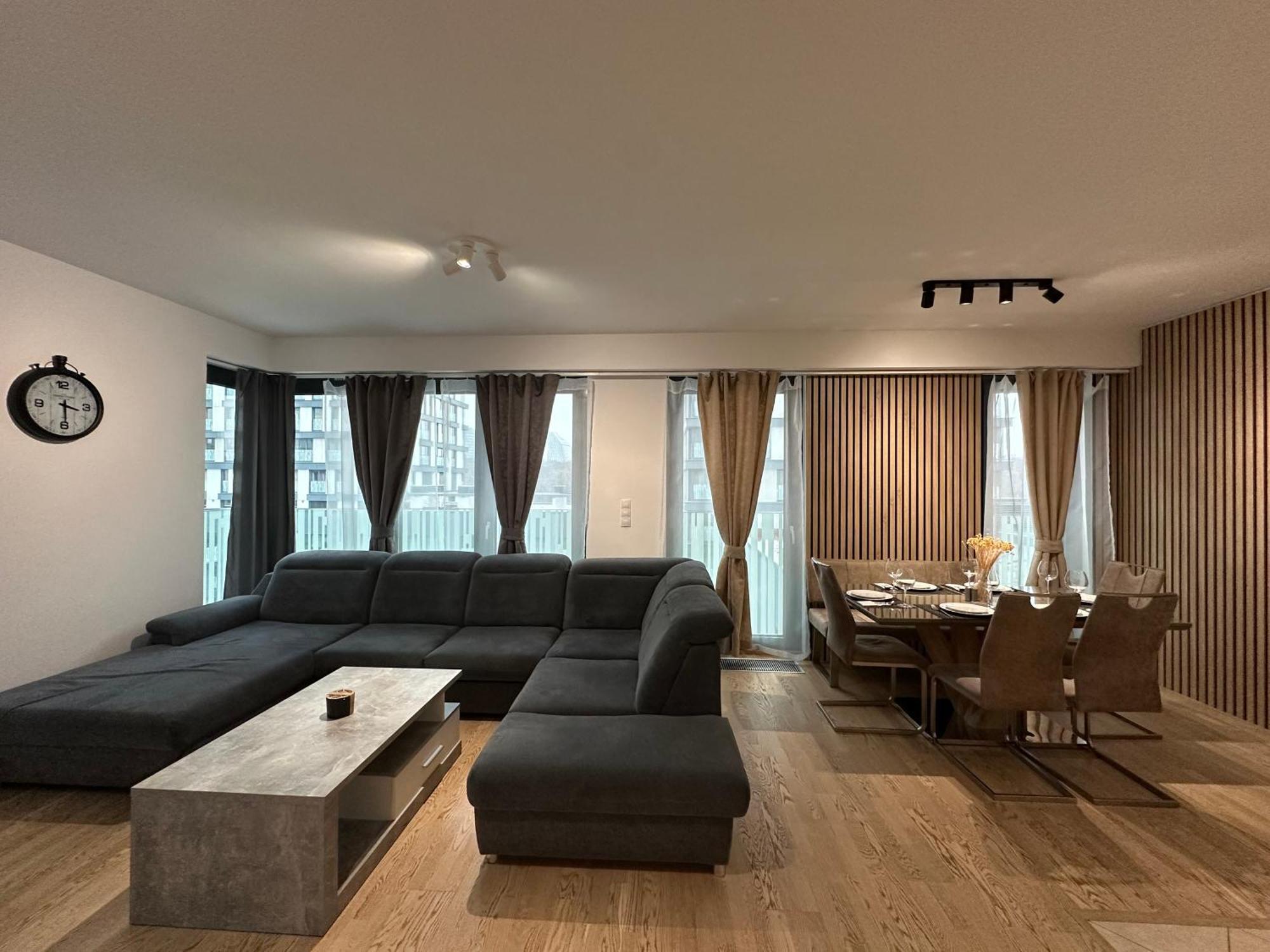 Garden Towers - Free Underground Parking Apartment Prague