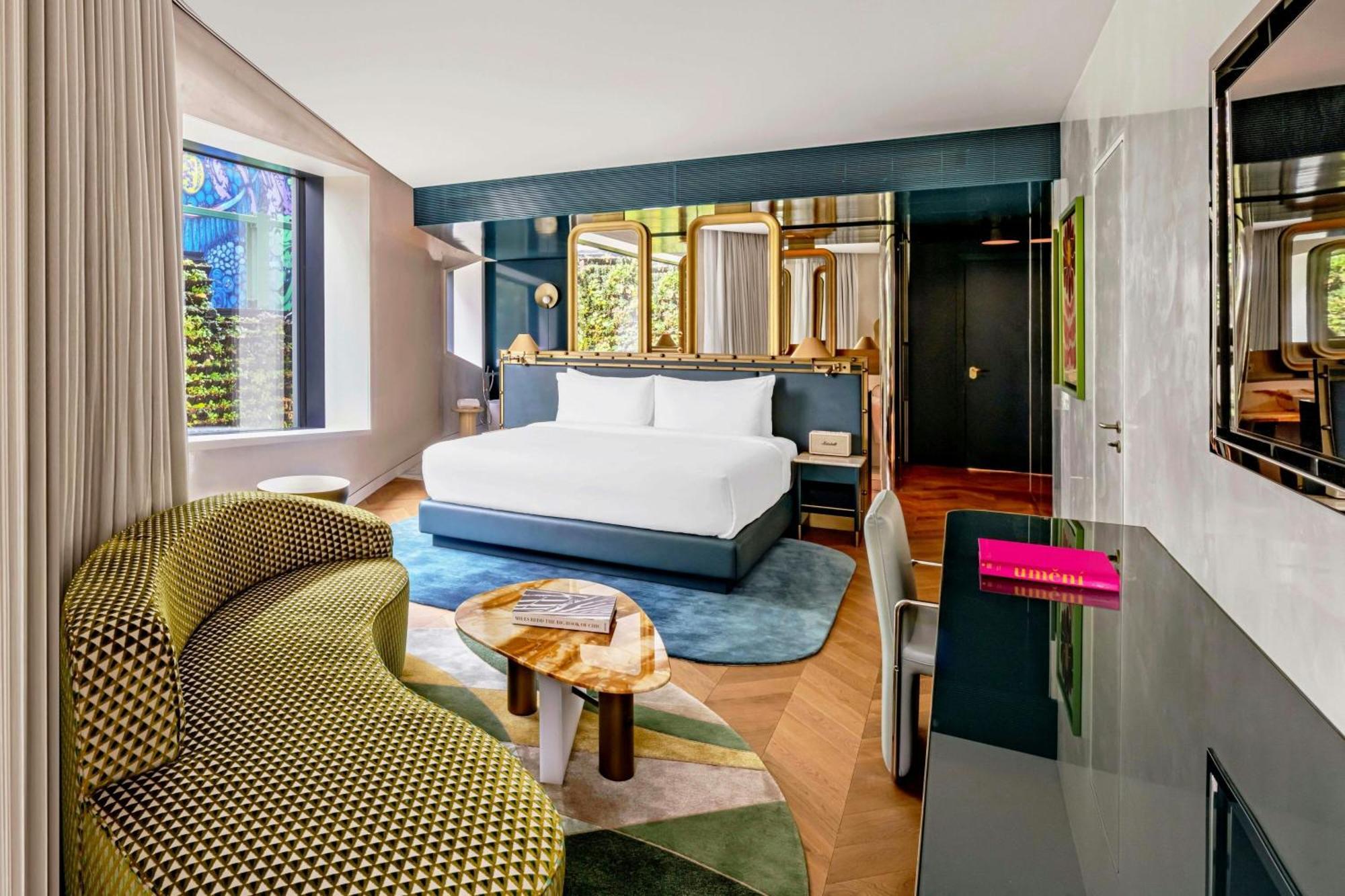 Hotel W