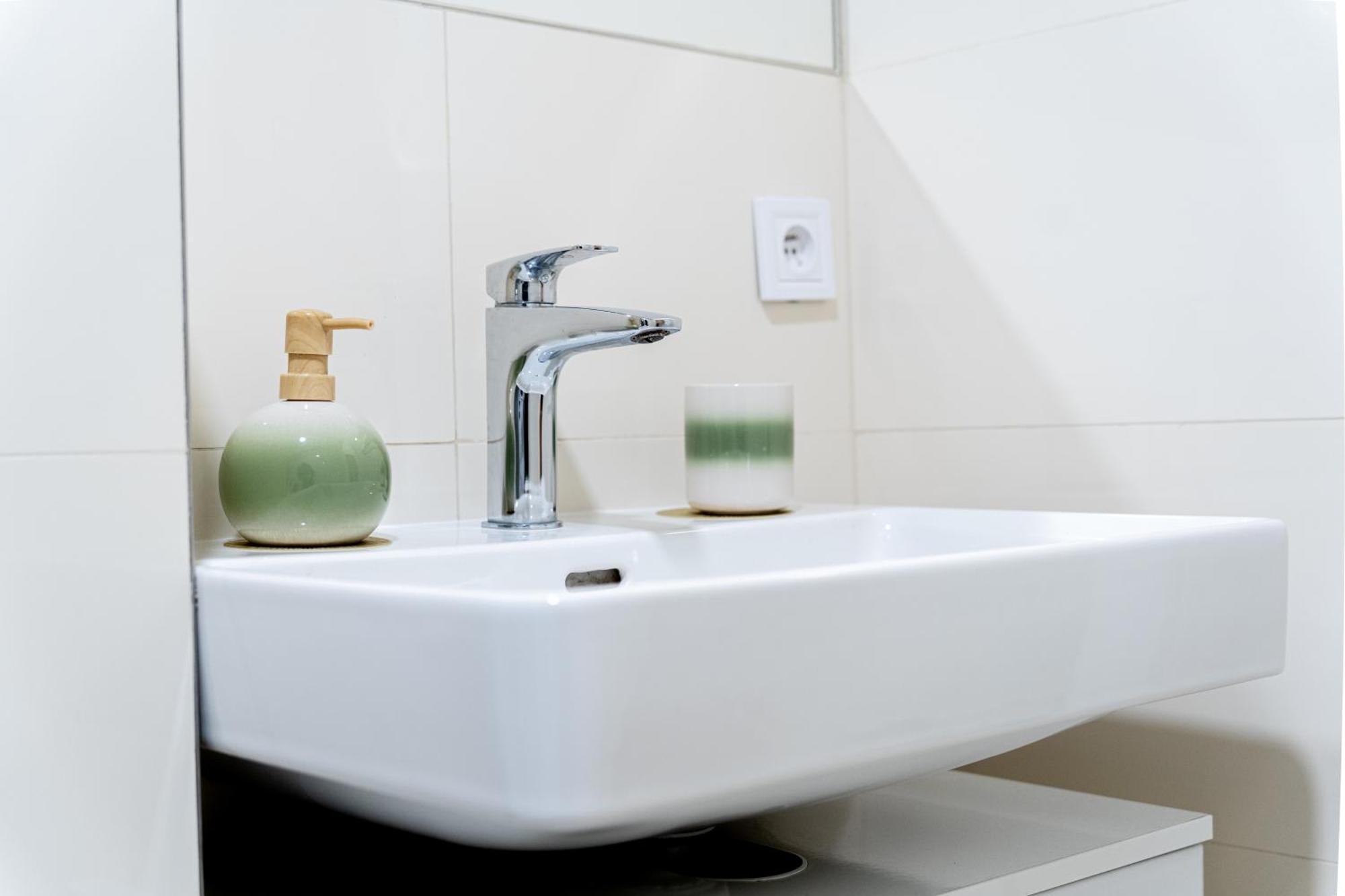 Apartment 1 New Just Steps Away From Old Town And The Florence Bus Station Prague