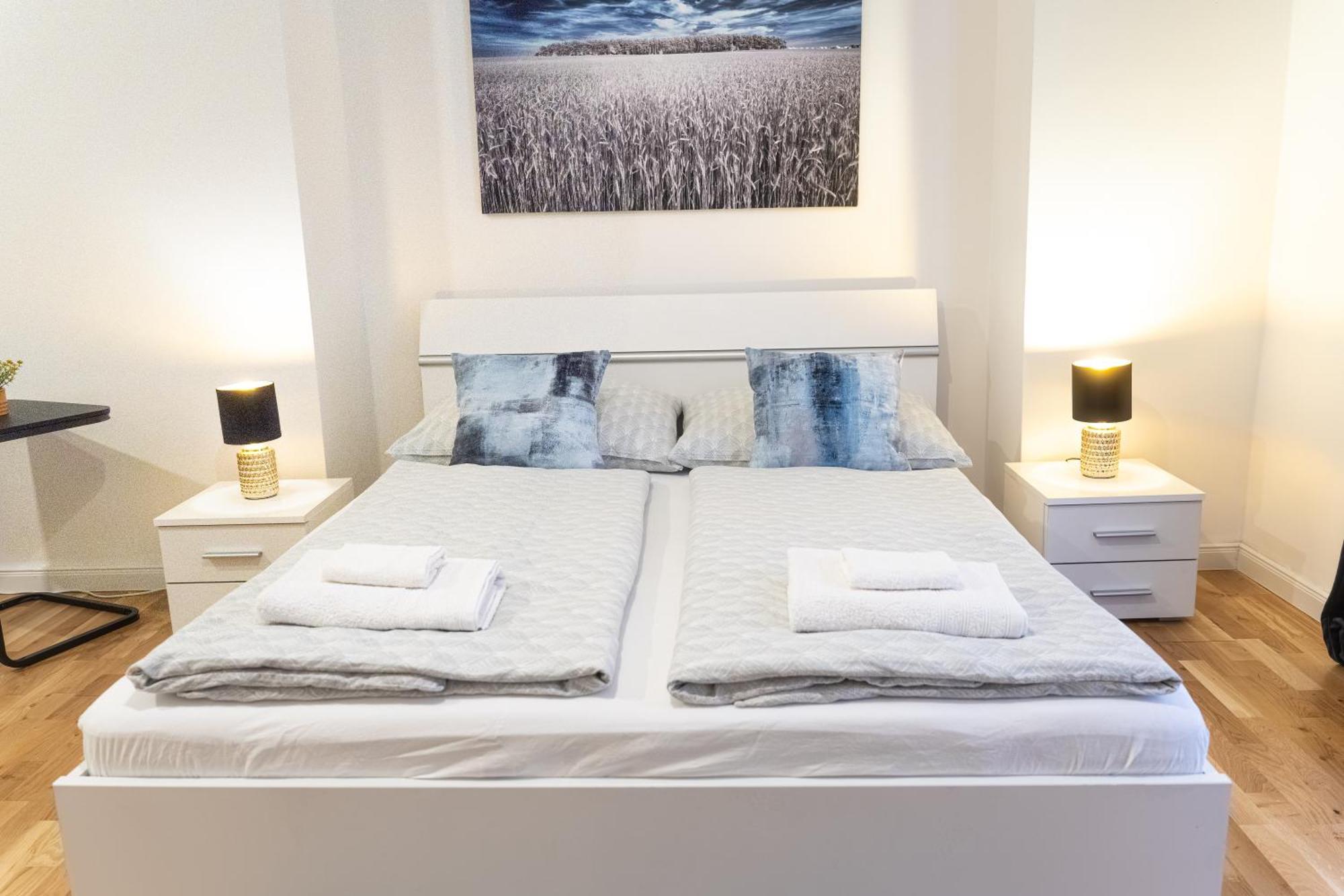1 New Just Steps Away From Old Town And The Florence Bus Station Apartment