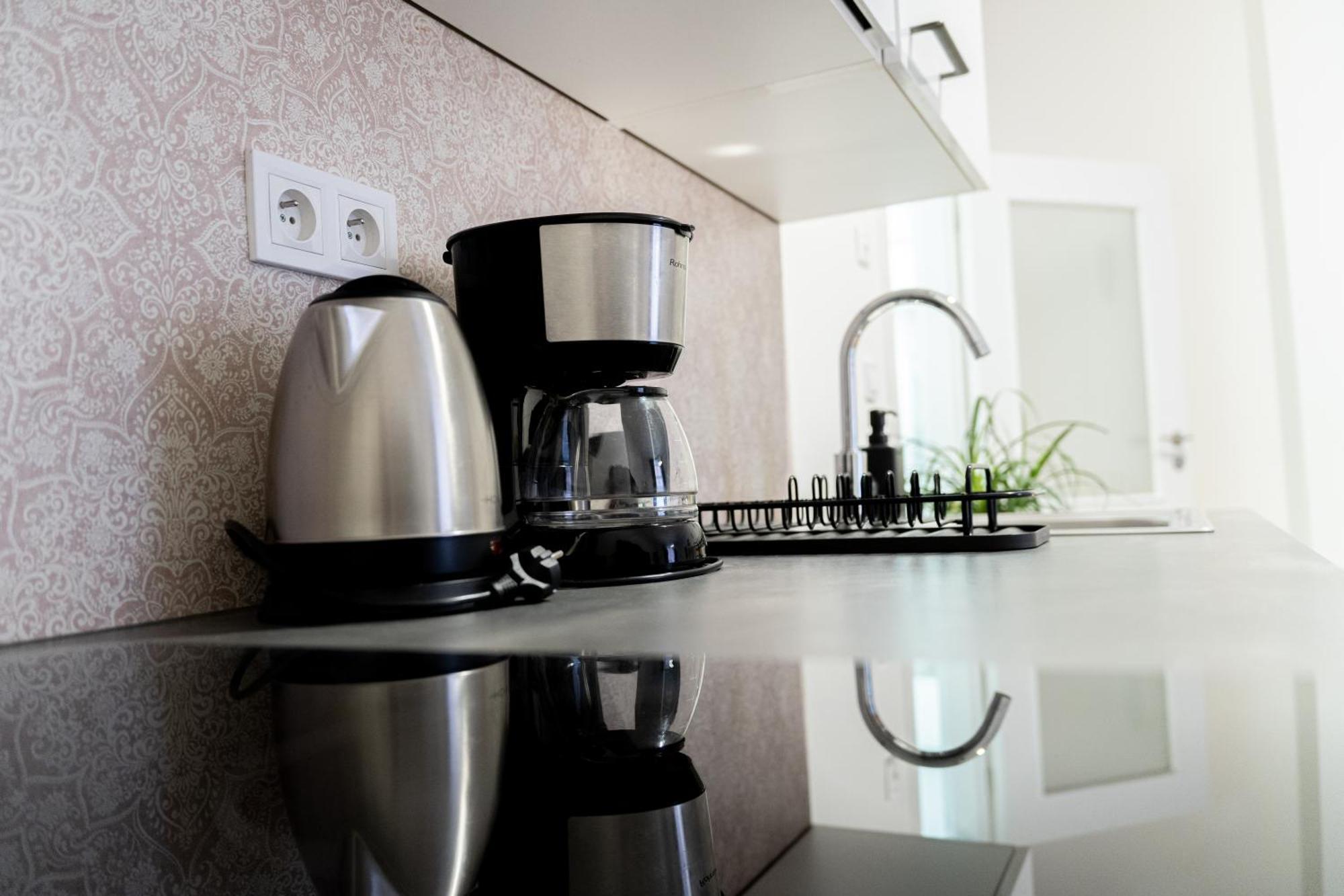 Apartment 1 New Just Steps Away From Old Town And The Florence Bus Station