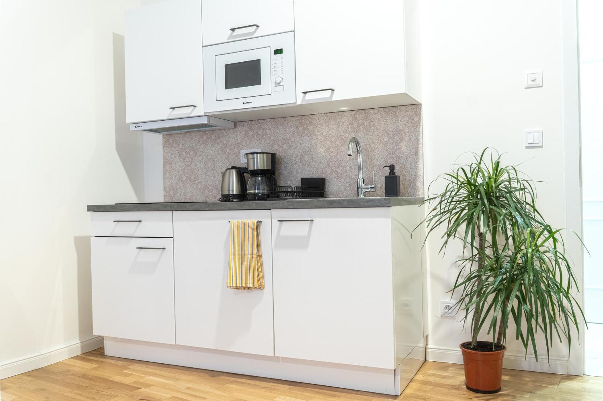 1 New Just Steps Away From Old Town And The Florence Bus Station Apartment *