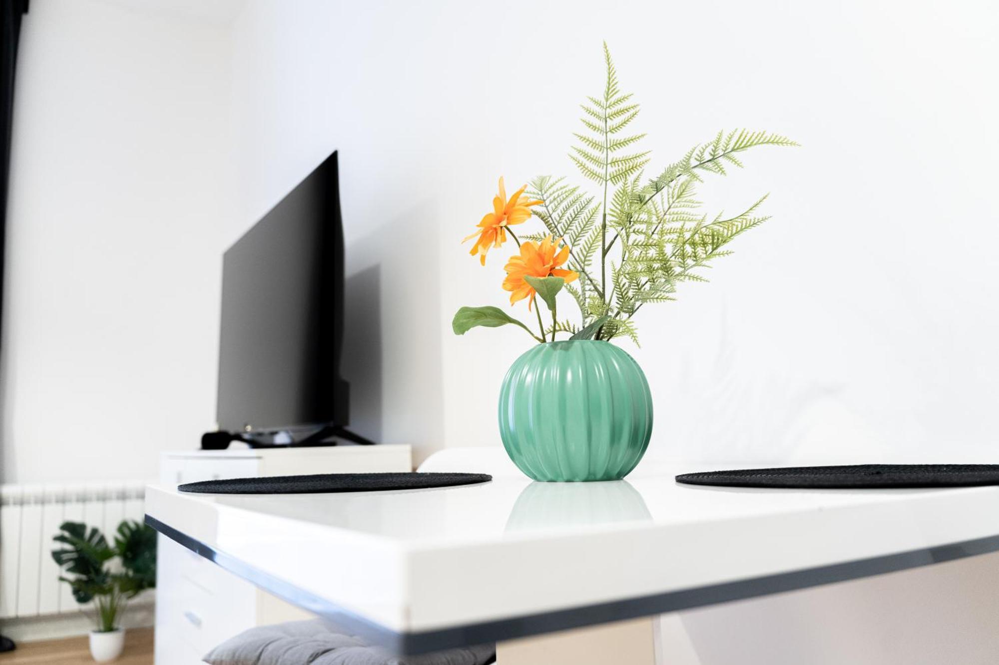 1 New Just Steps Away From Old Town And The Florence Bus Station Apartment