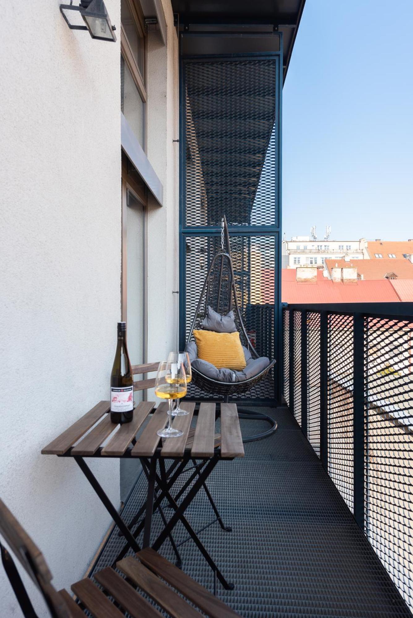 Apartment Spacious Near Karlin Square