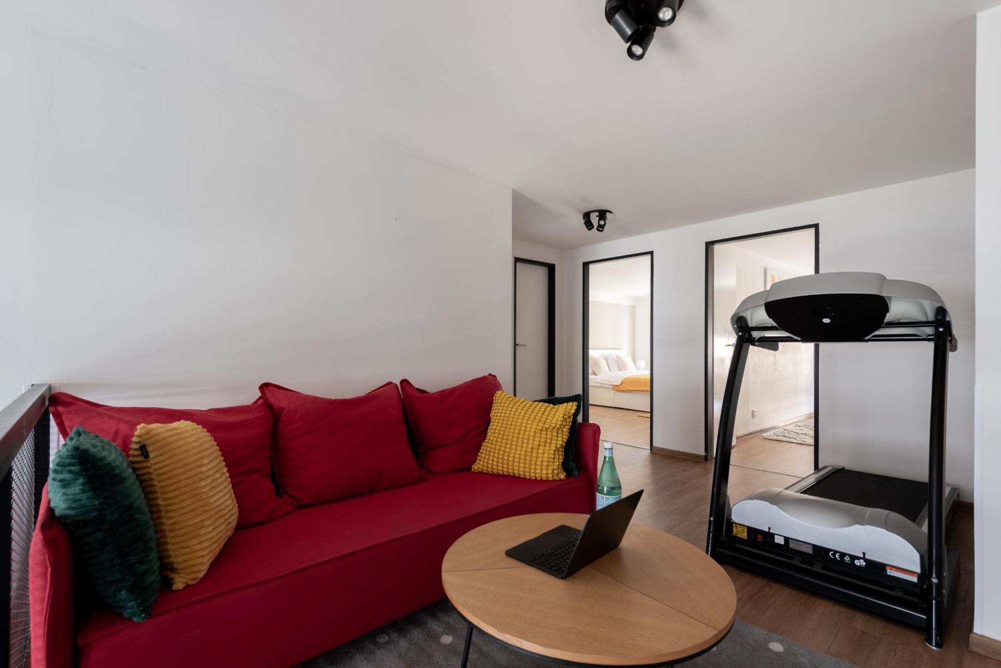 Apartment Spacious Near Karlin Square *