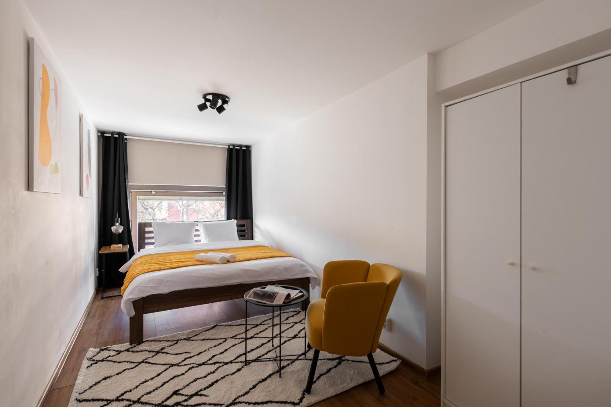 Apartment Spacious Near Karlin Square Prague
