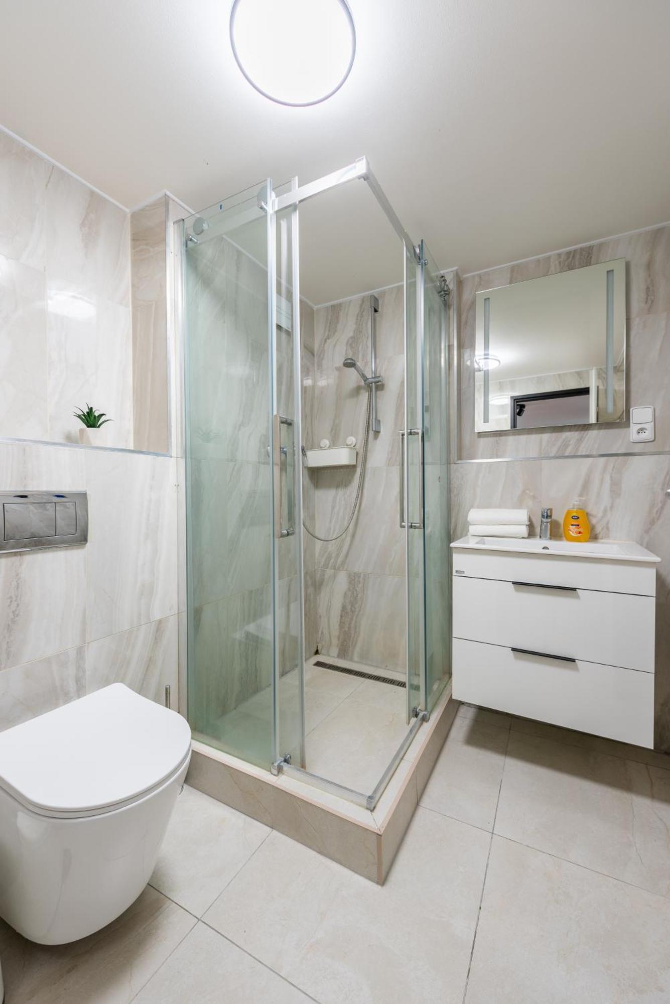 Spacious Near Karlin Square Apartment *