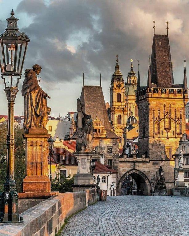Romantic Near Charles Bridge Prag