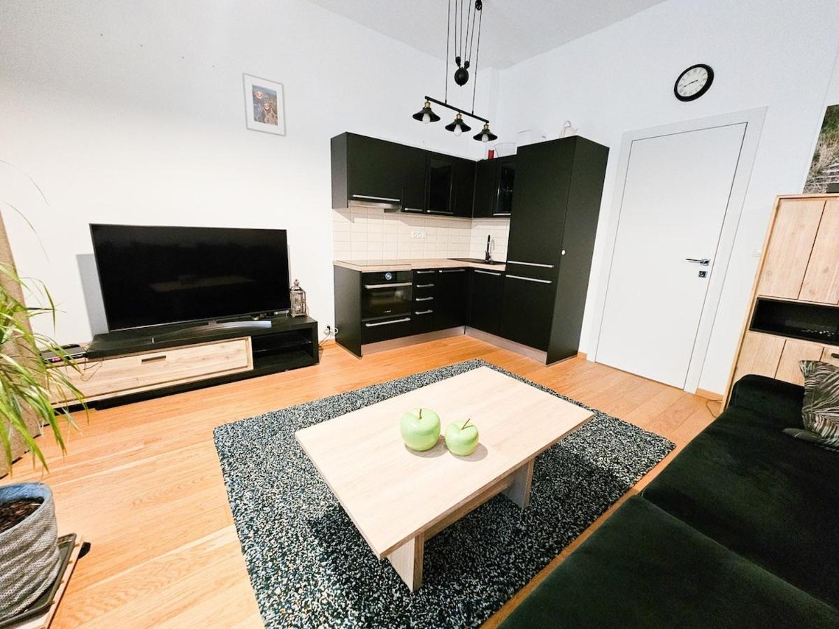 Atmosphere - Modern Flat With Balcony Prague