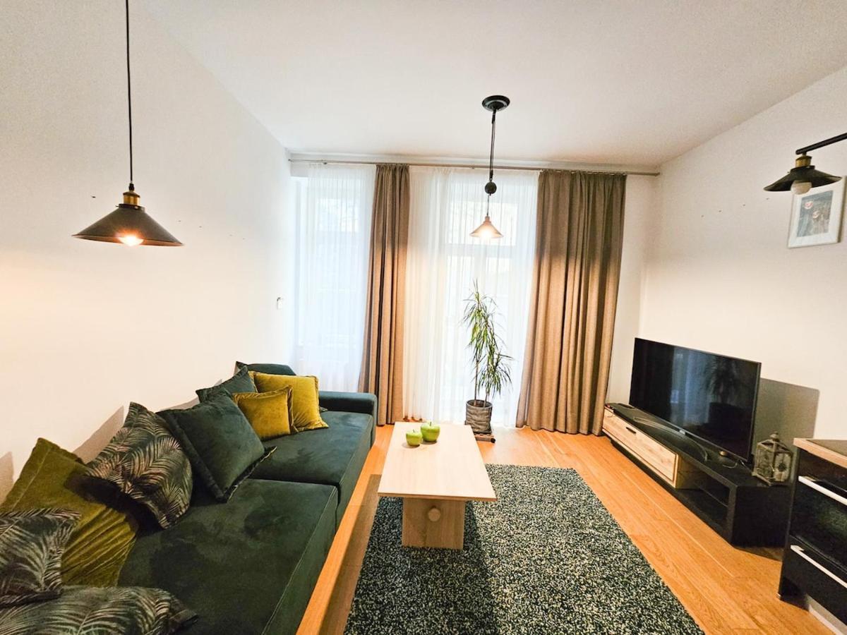 Atmosphere - Modern Flat With Balcony Apartment *