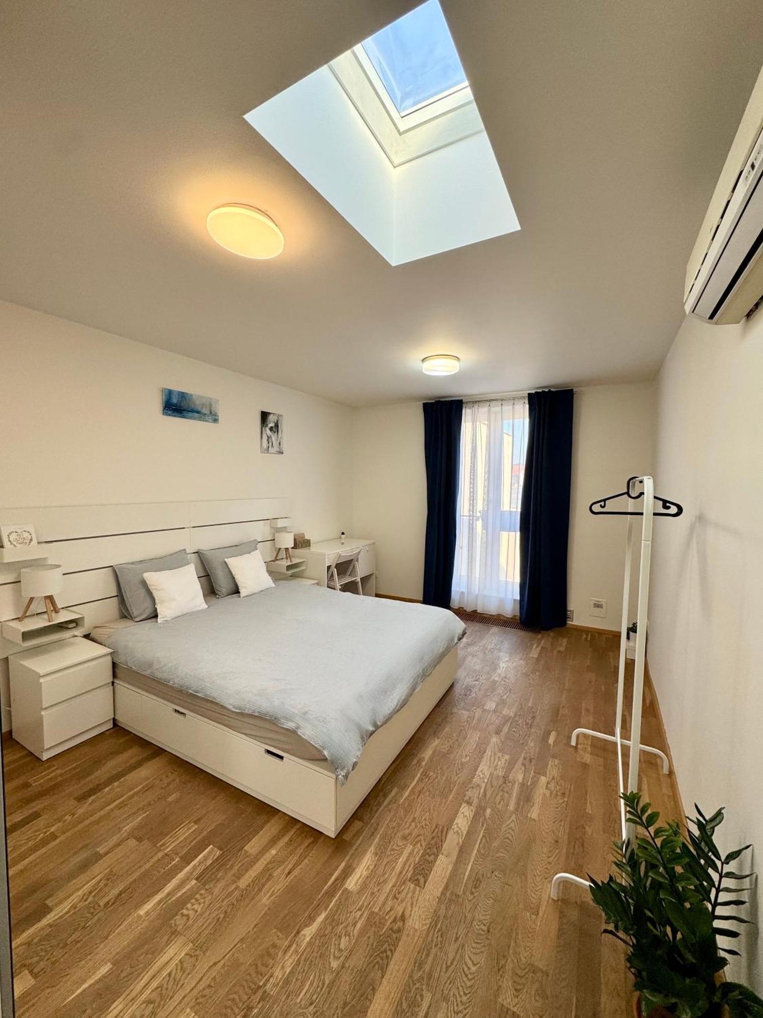 Charming Duplex Loft In Center Daire