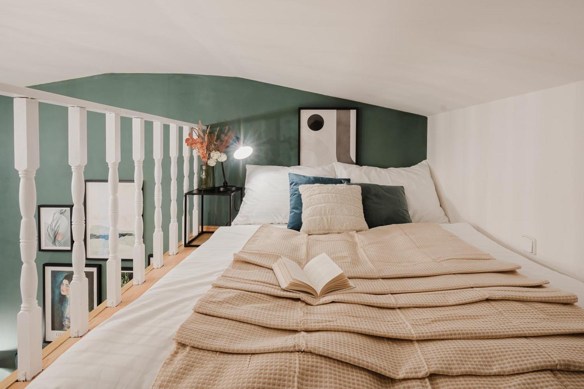 Days - Loft-style 1bdr - Workspace - Location * Prague