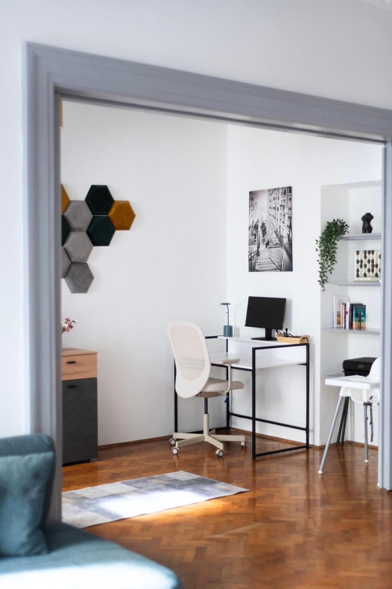 3 Bedroom Apartment *