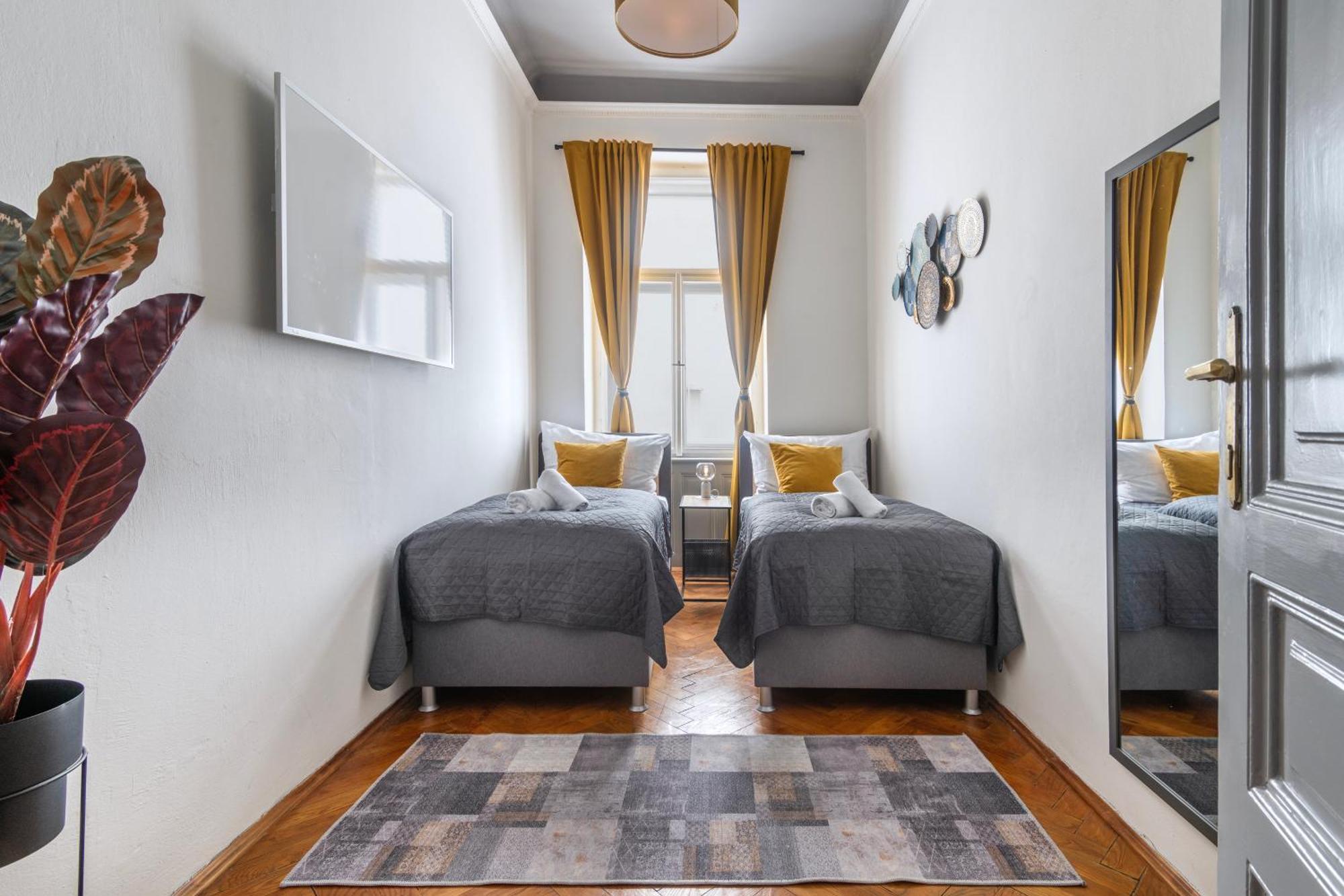 Apartment 3 Bedroom *