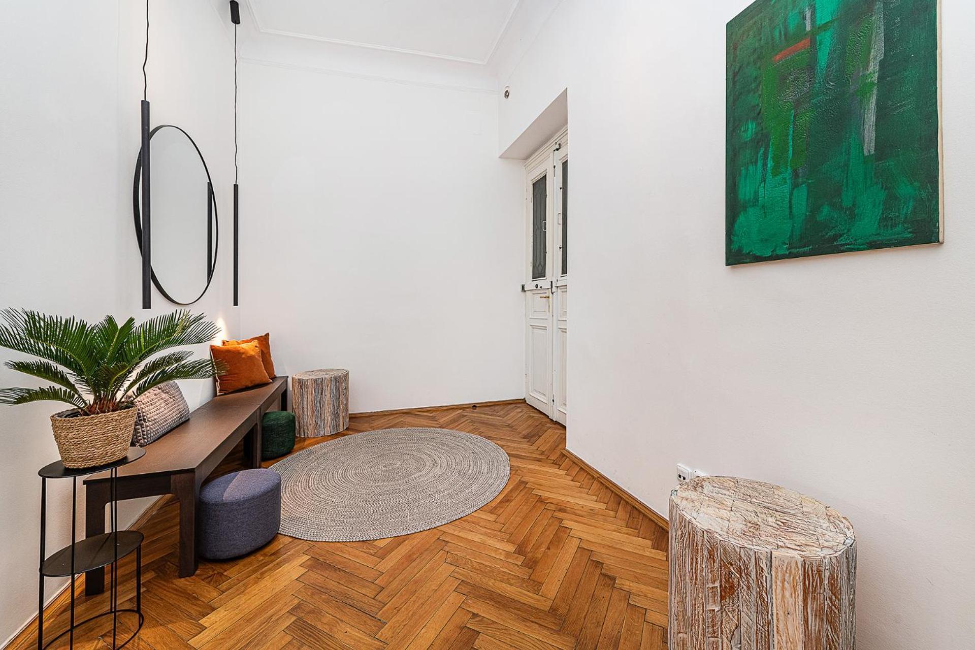 Spacious Two-bedroom In Old Town Apartment Prague