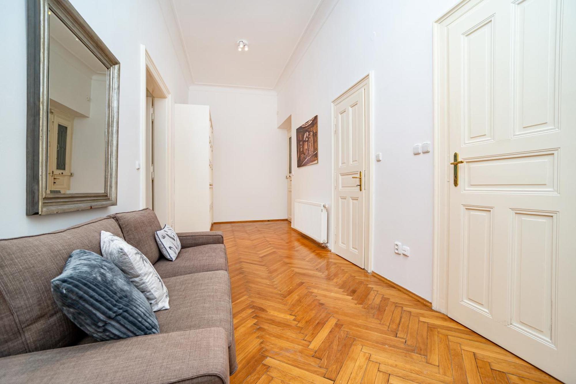 Apartment Spacious Two-bedroom In Old Town Prague