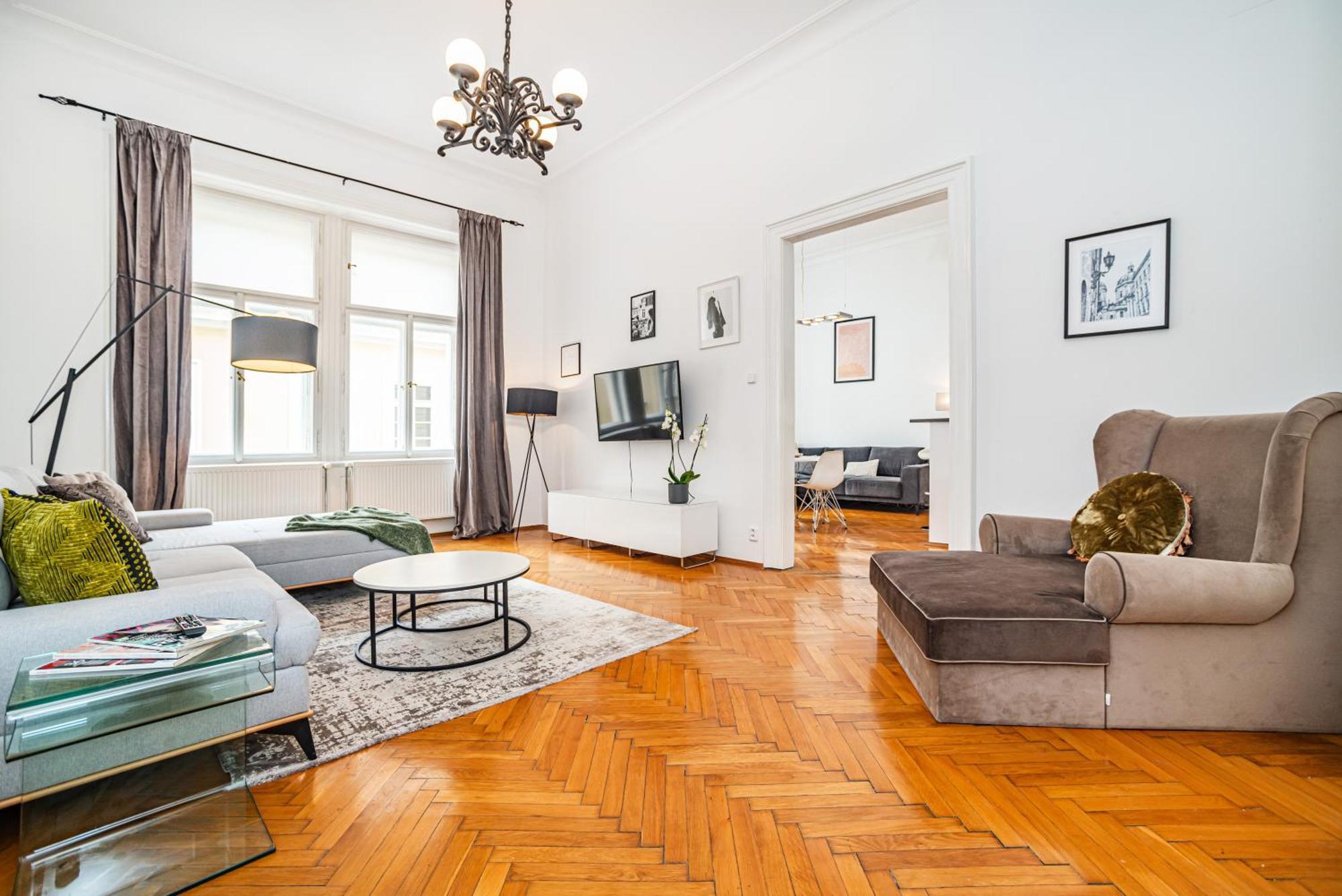 Spacious Two-bedroom In Old Town Apartment Prague