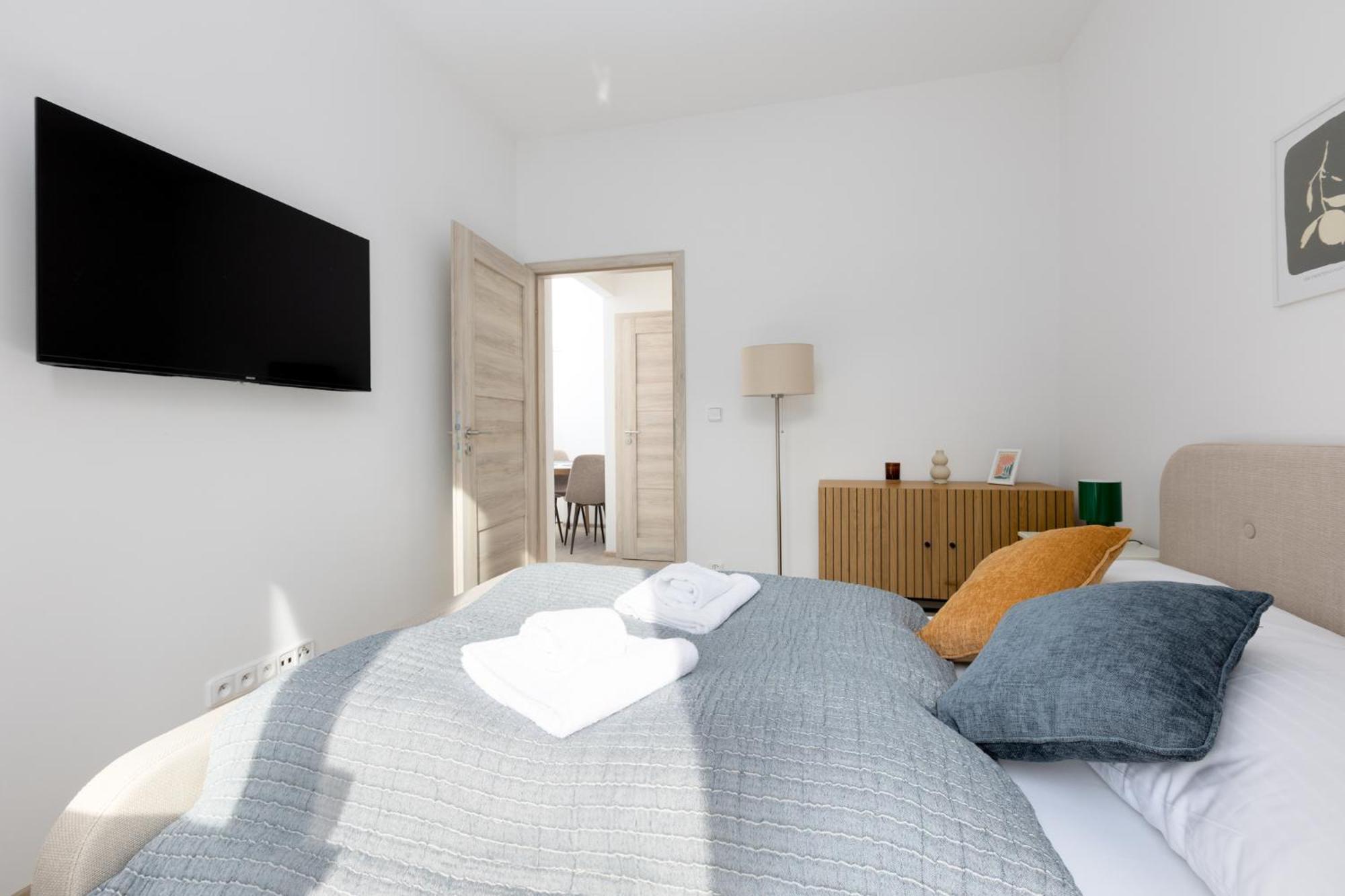 2 Bedroom With A Terrace Near The Metro Prag