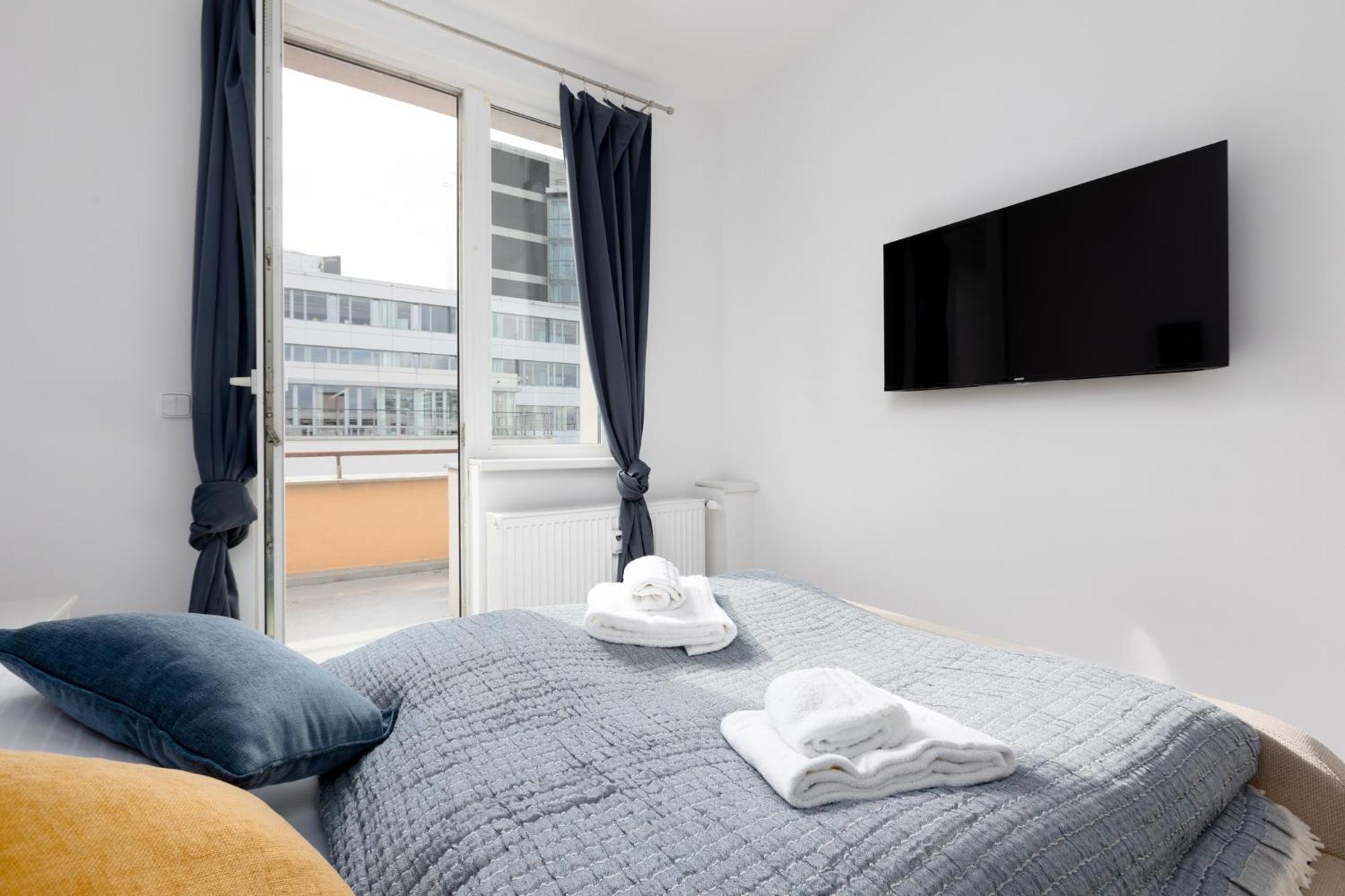 2 Bedroom With A Terrace Near The Metro Prag